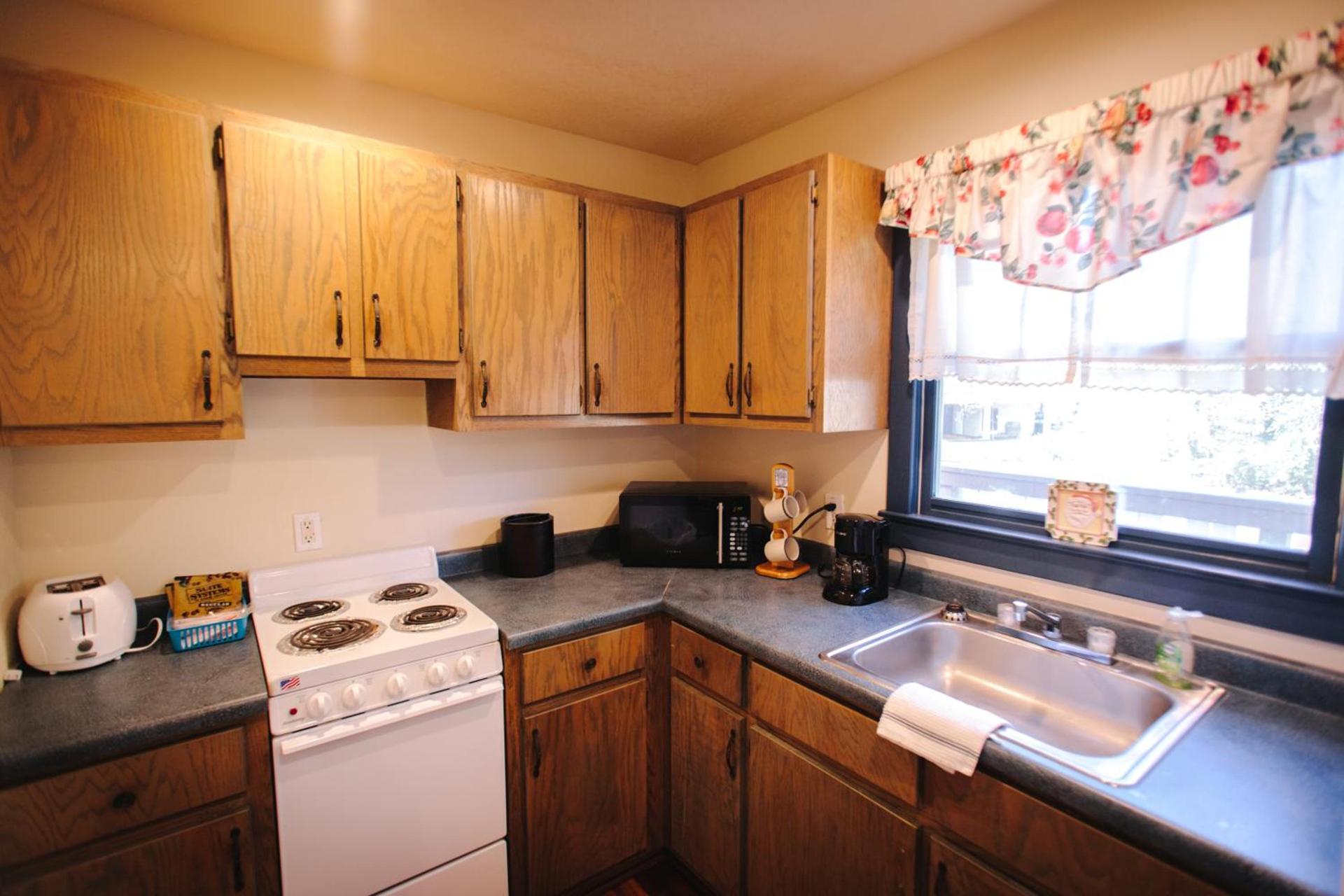 Riverbend Motel & Cabins photo 38