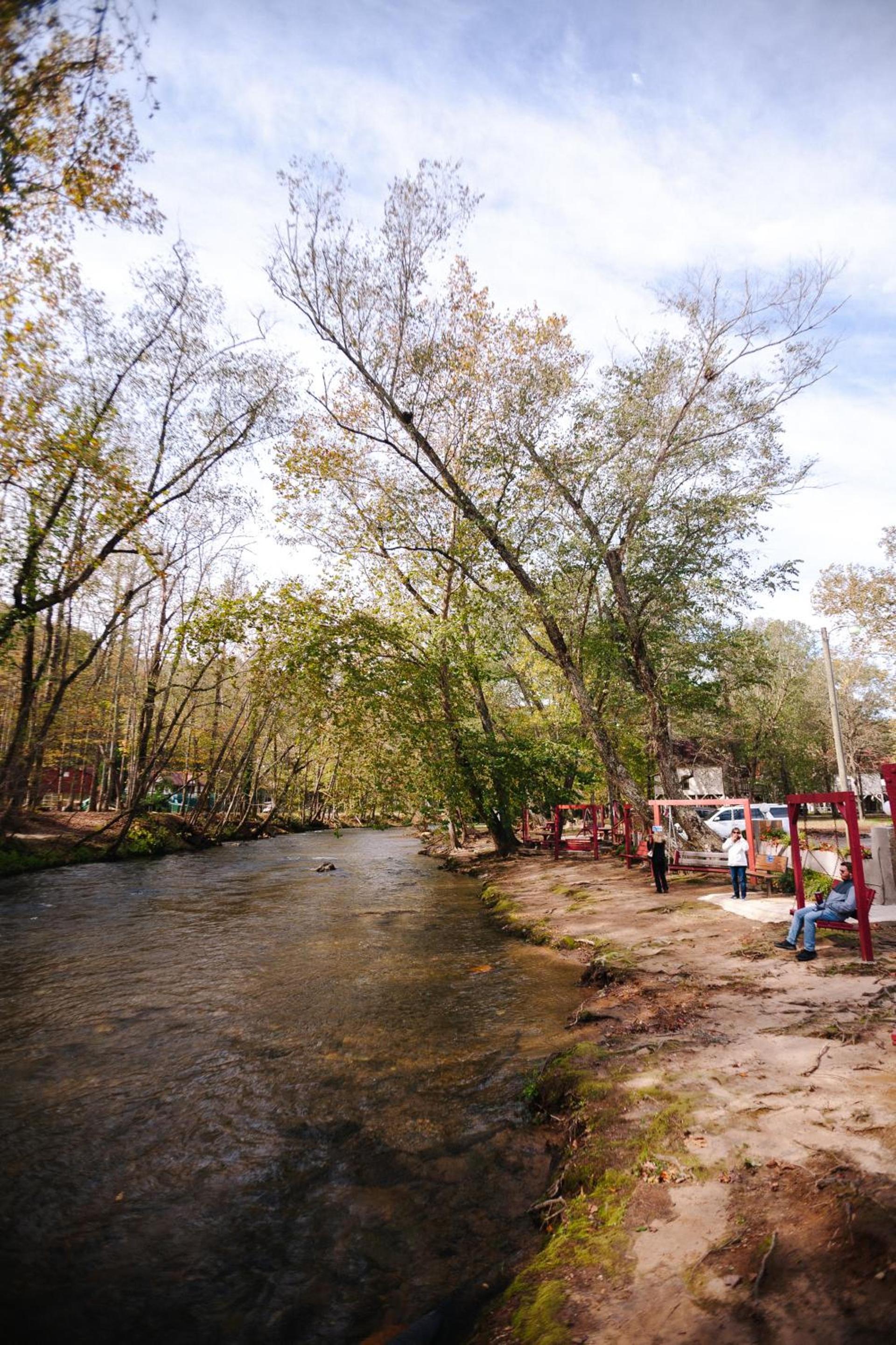 Riverbend Motel & Cabins photo 27