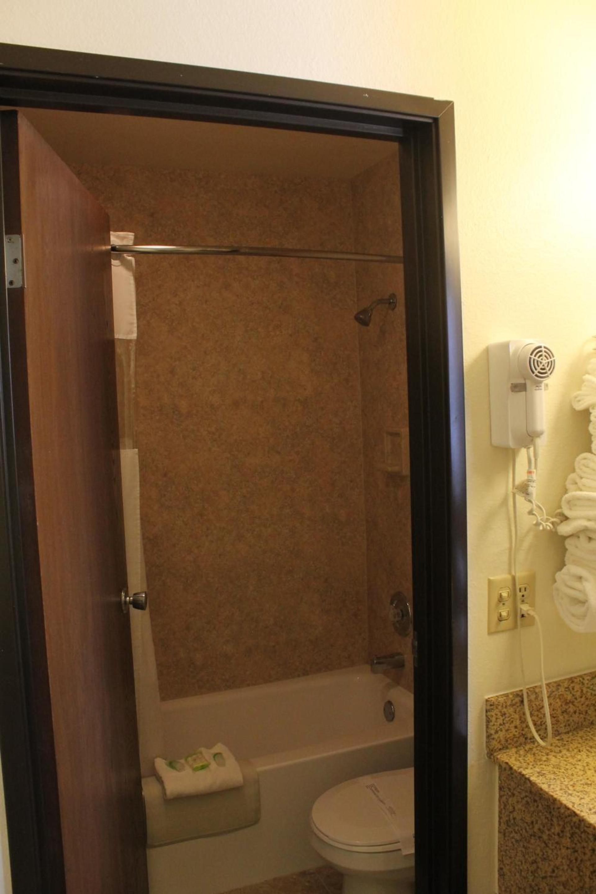 Lone Tree Inn photo 4