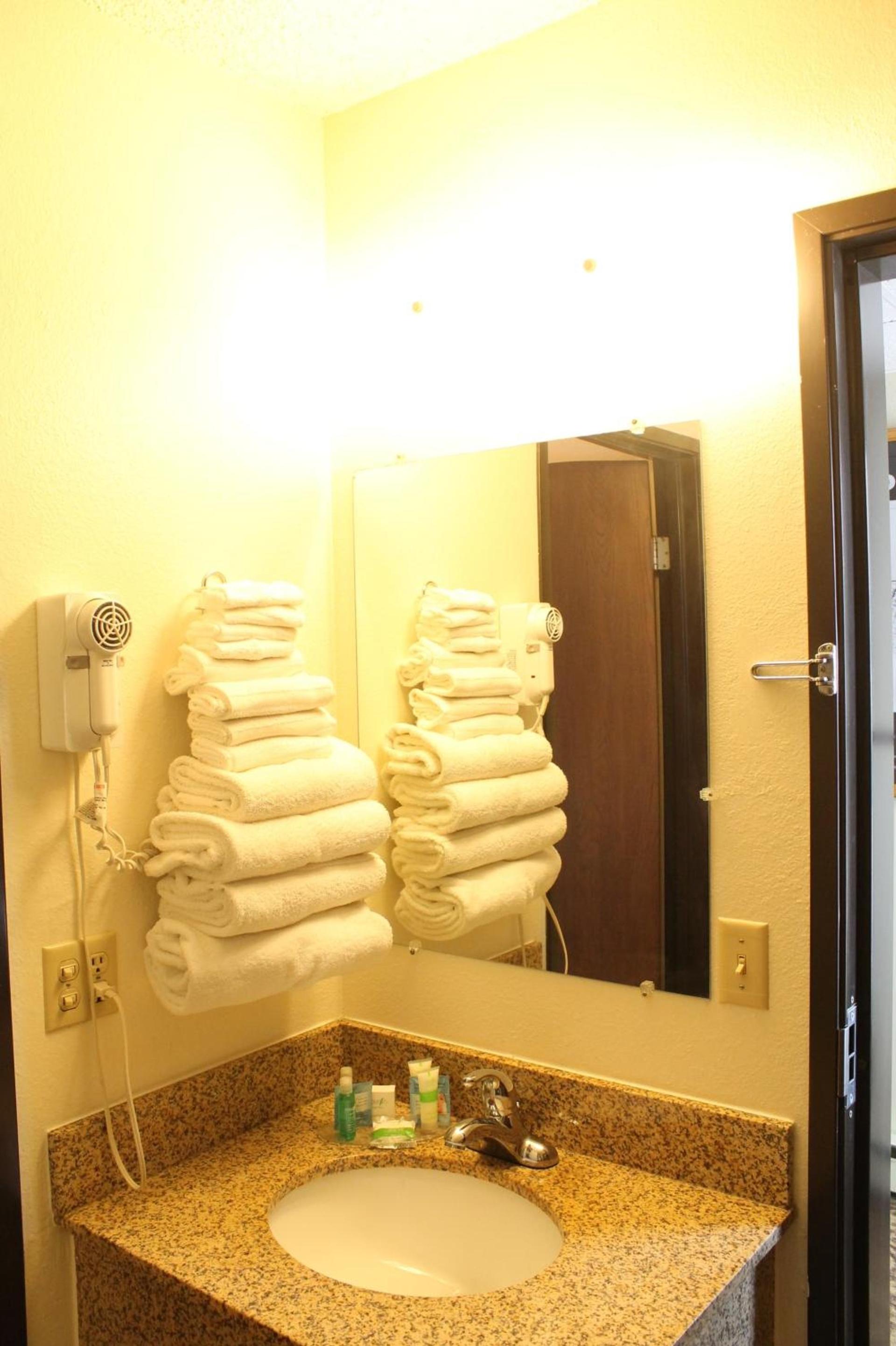Lone Tree Inn photo 2
