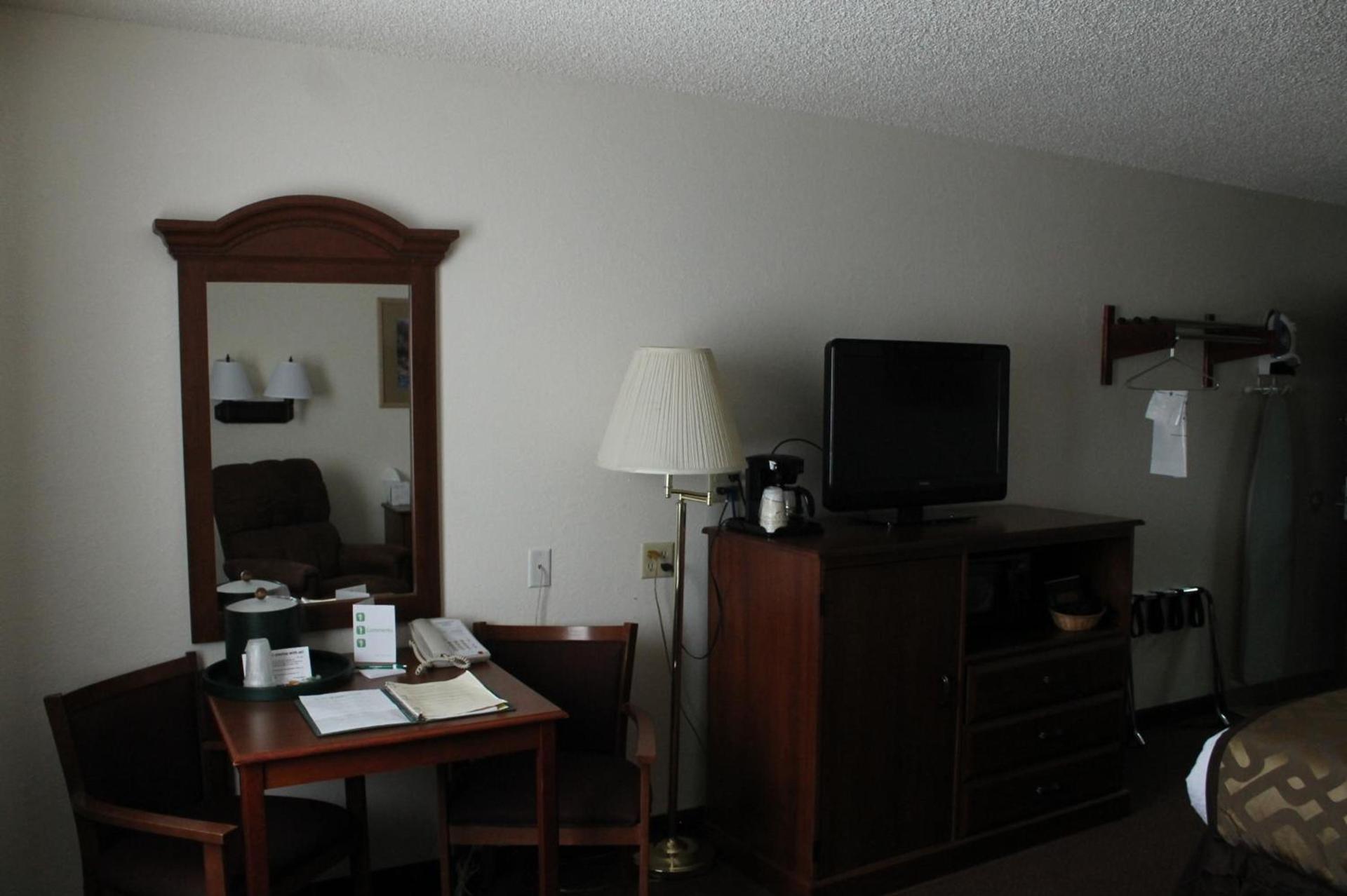 Lone Tree Inn photo 3