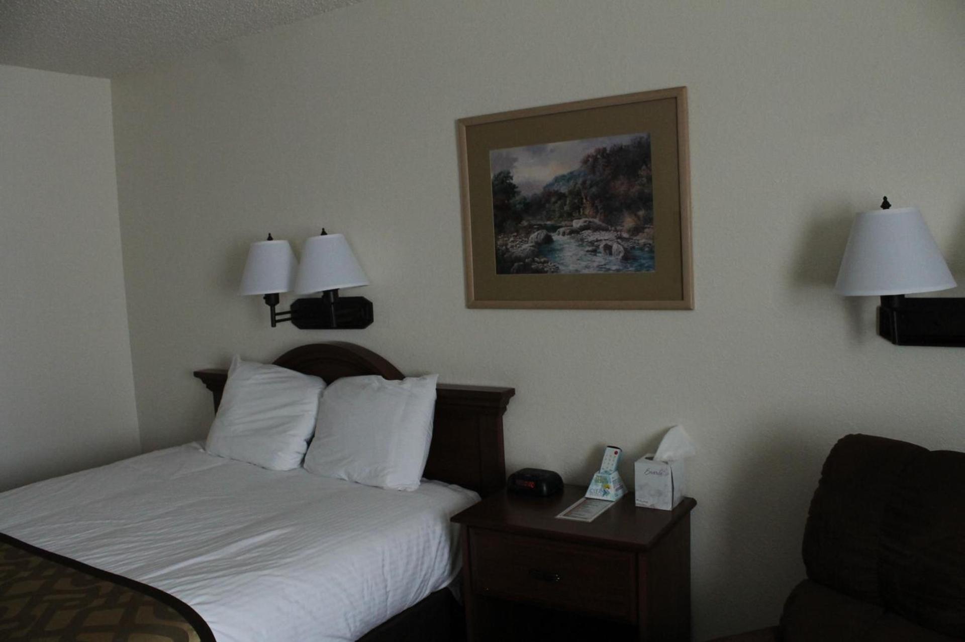 Lone Tree Inn photo 9