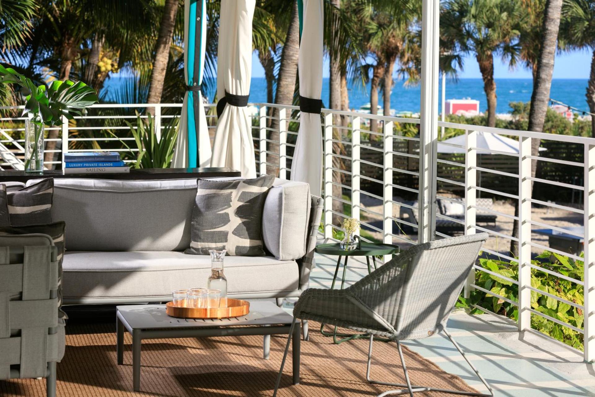 Kimpton Surfcomber Hotel by IHG photo 1