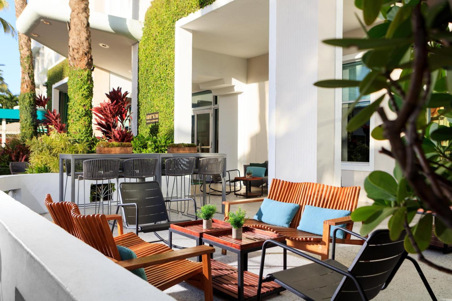 Kimpton Surfcomber Hotel by IHG photo 98