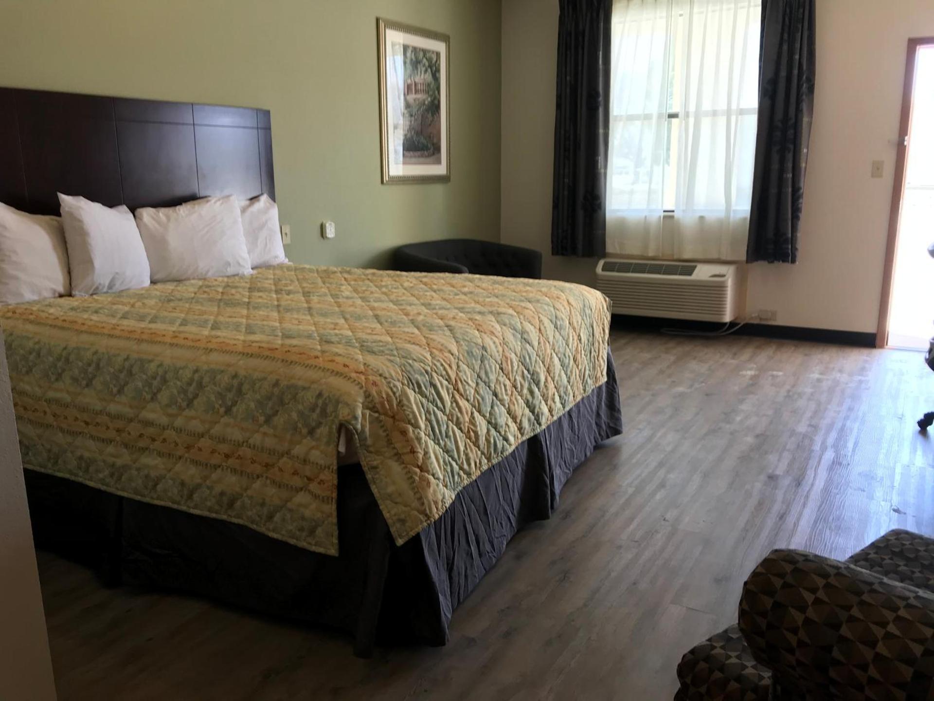 Big Lake Inn and Suites photo 2
