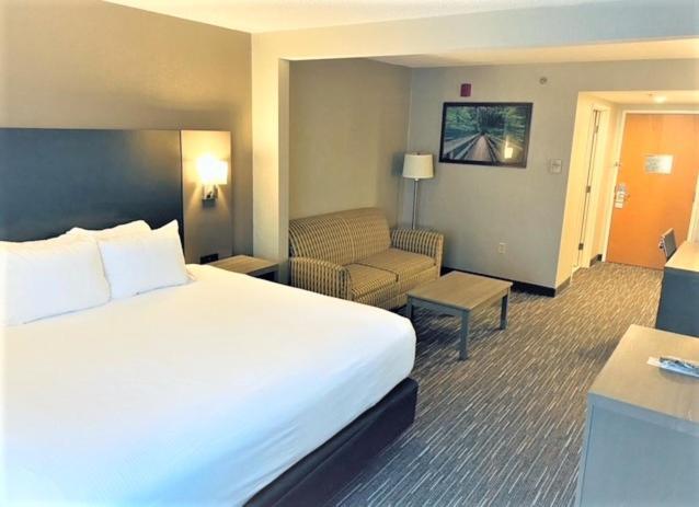 Wingate by Wyndham Erie photo 23