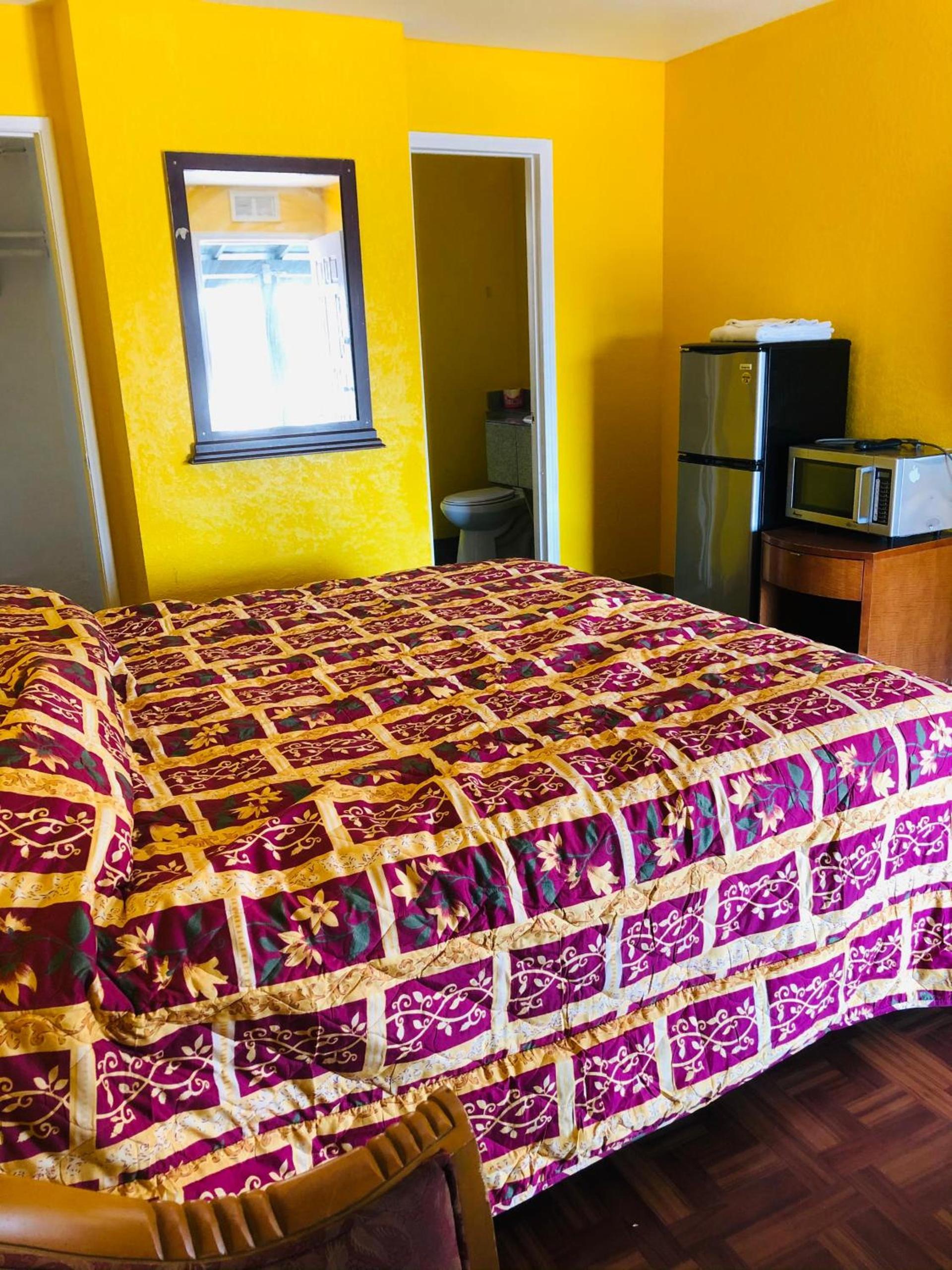 Commodore Motel photo 8