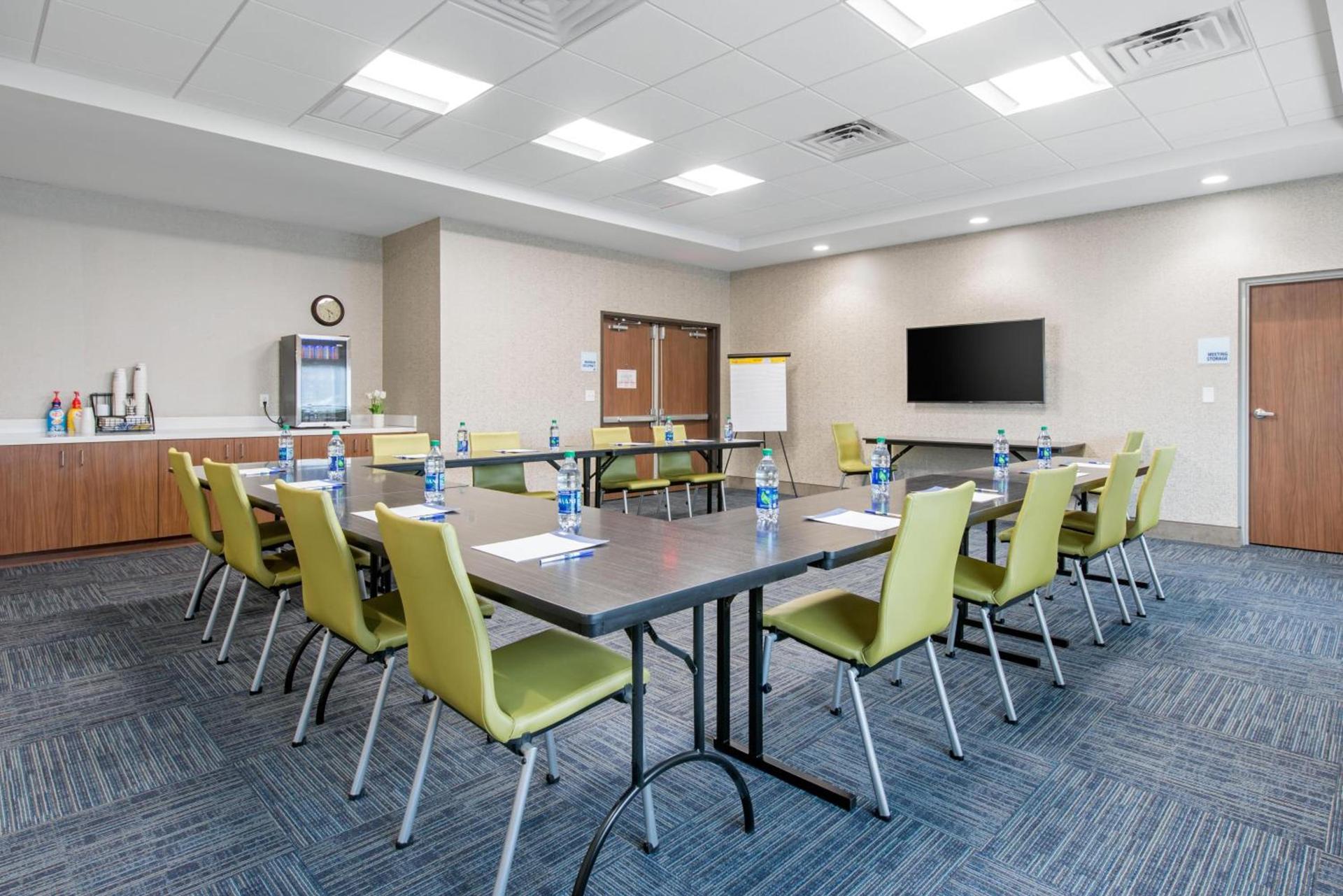Holiday Inn Express & Suites Alachua - Gainesville Area by IHG photo 64