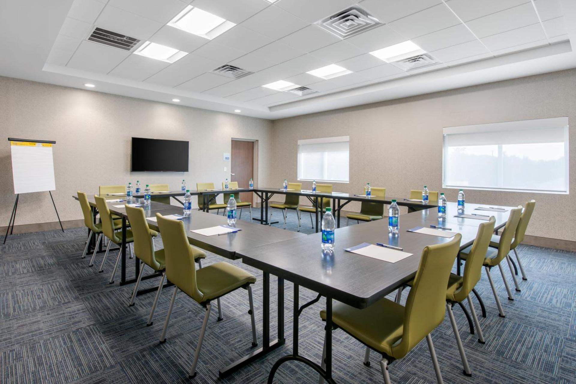 Holiday Inn Express & Suites Alachua - Gainesville Area by IHG photo 67