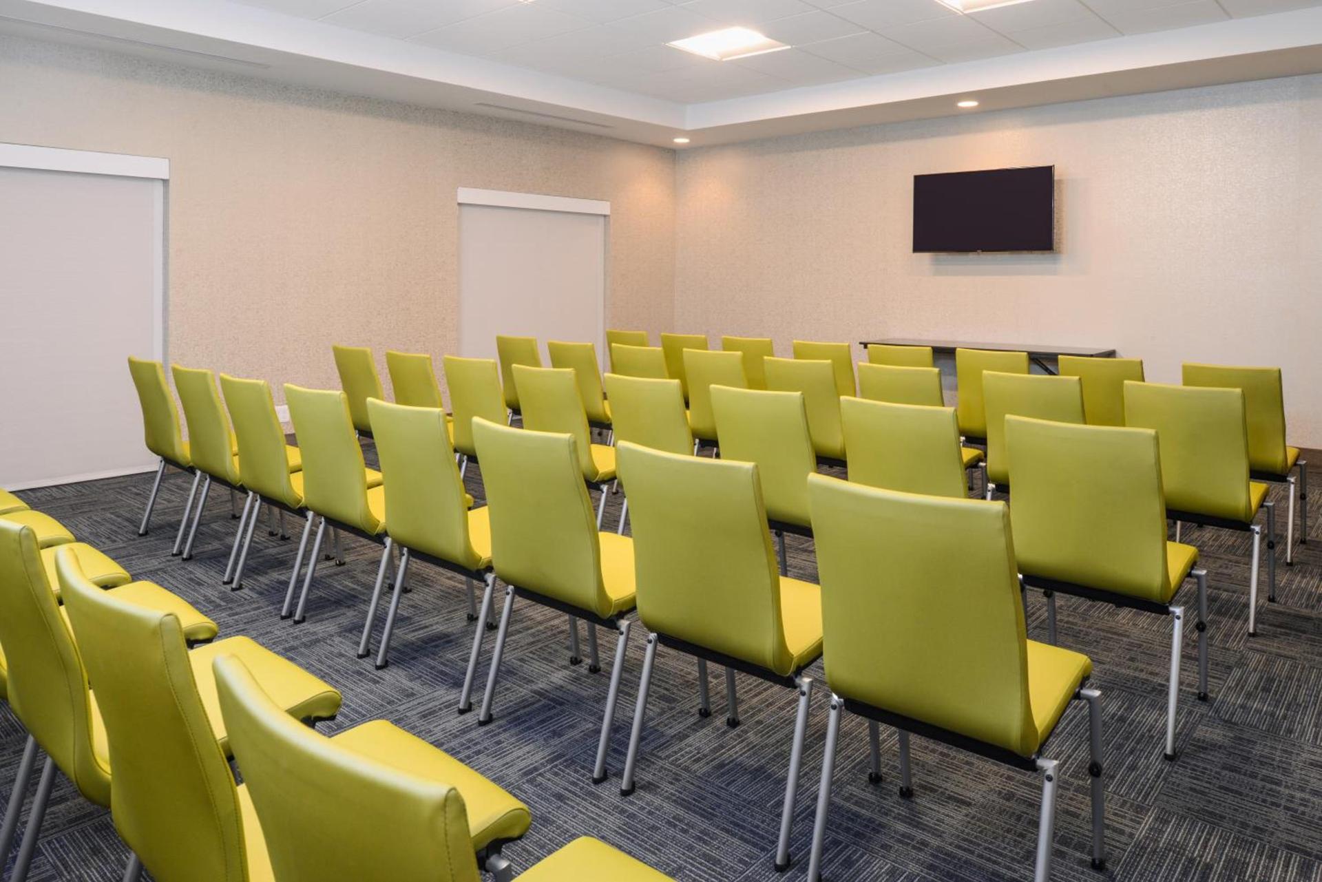 Holiday Inn Express & Suites Alachua - Gainesville Area by IHG photo 55