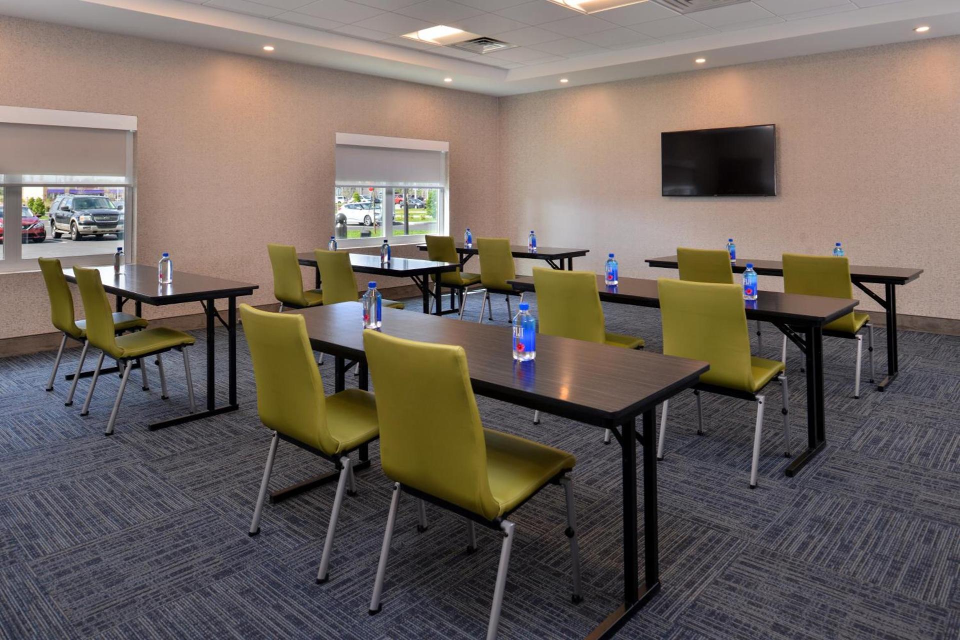 Holiday Inn Express & Suites Alachua - Gainesville Area by IHG photo 63