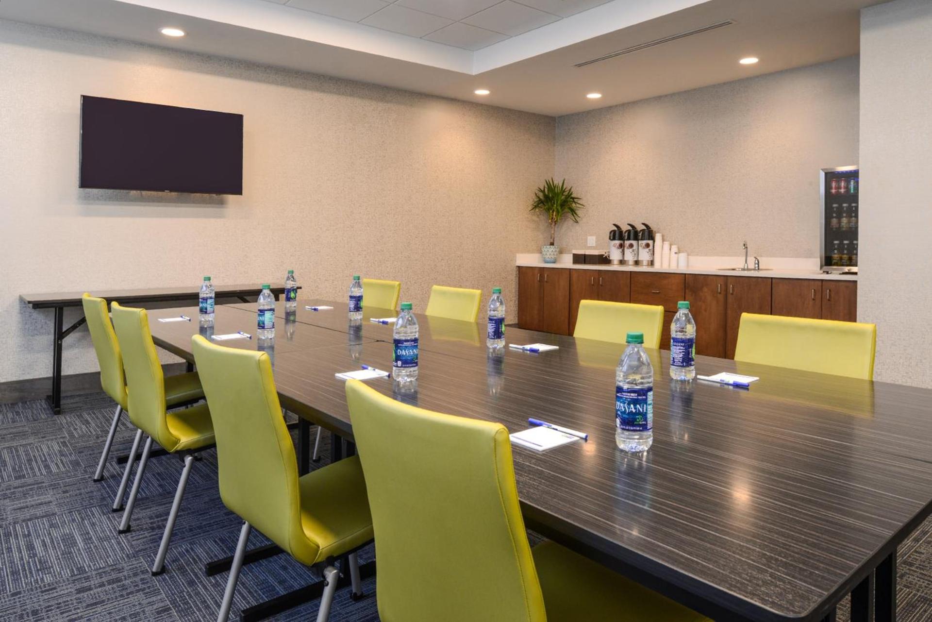 Holiday Inn Express & Suites Alachua - Gainesville Area by IHG photo 69
