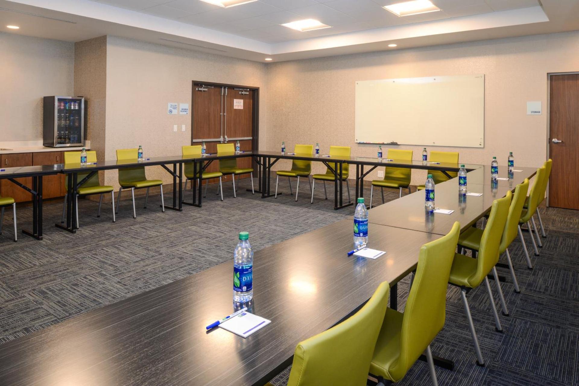 Holiday Inn Express & Suites Alachua - Gainesville Area by IHG photo 60