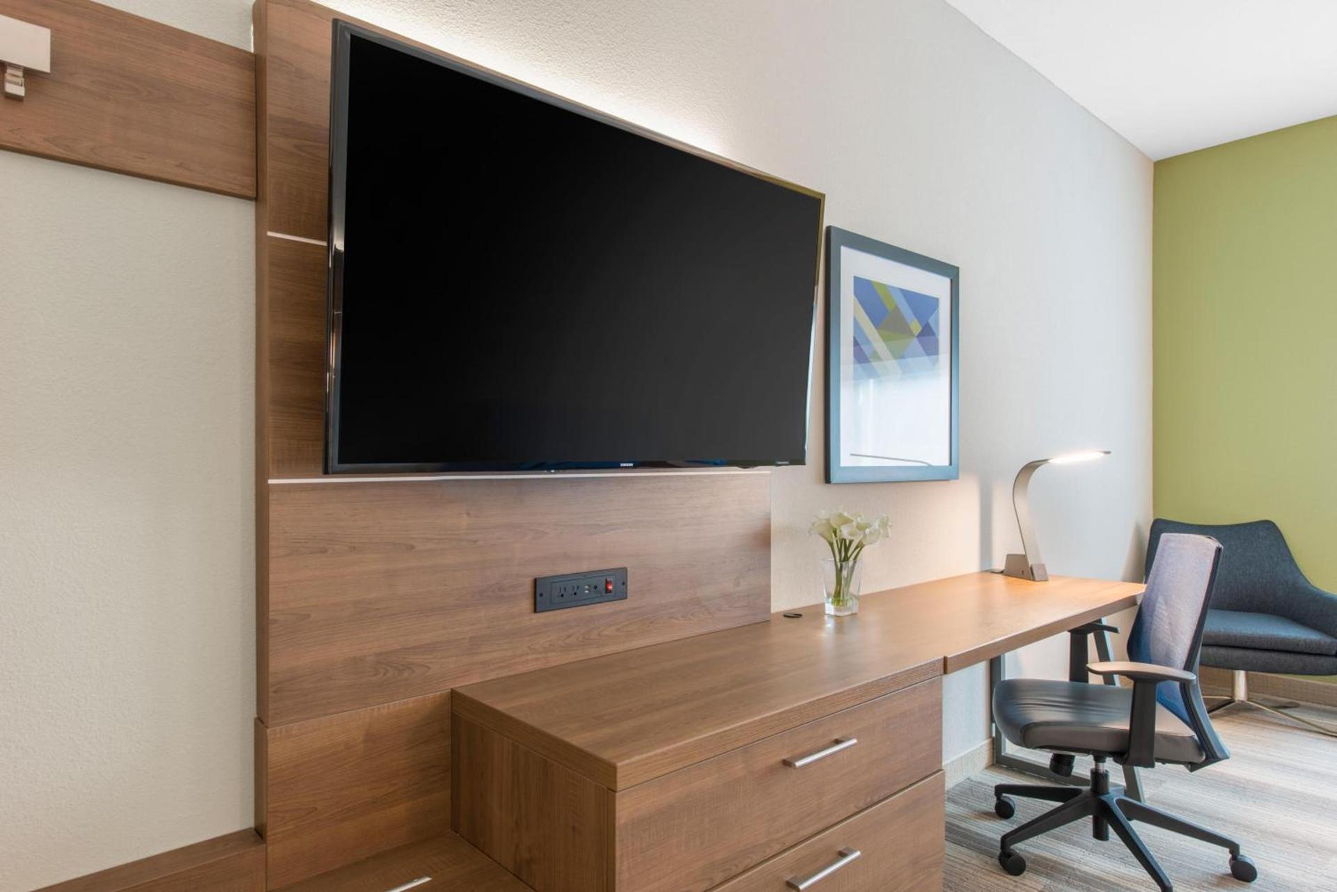 Holiday Inn Express & Suites Alachua - Gainesville Area by IHG photo 44
