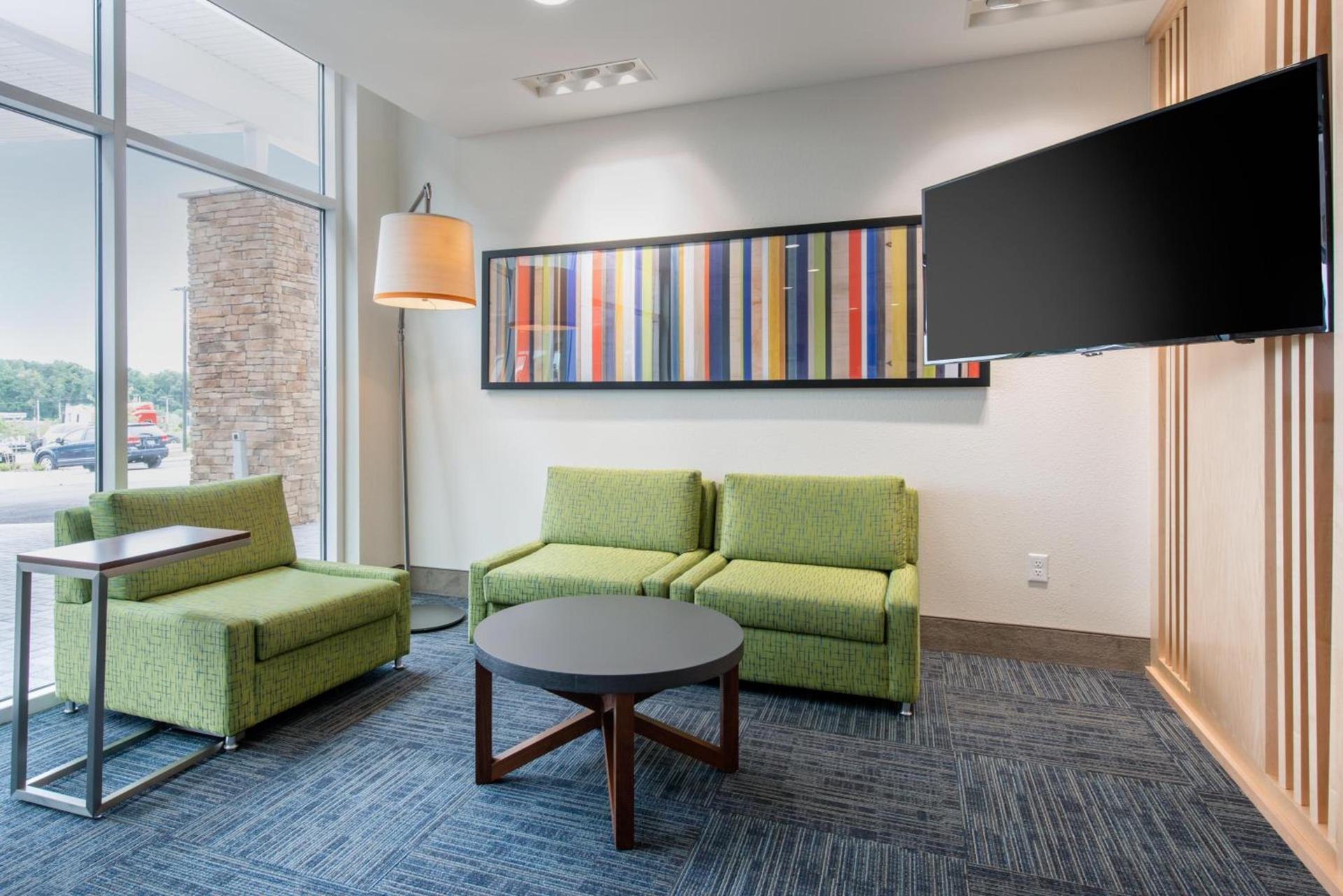 Holiday Inn Express & Suites Alachua - Gainesville Area by IHG photo 27