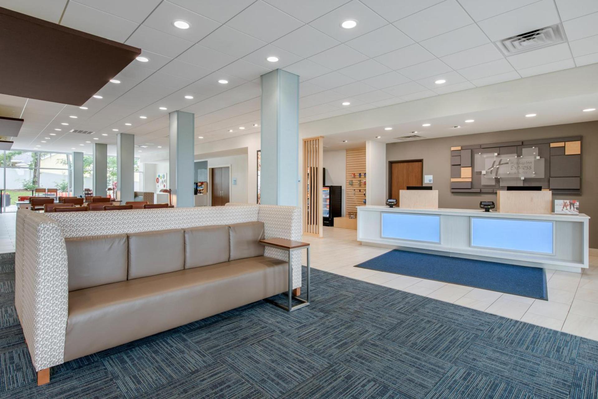 Holiday Inn Express & Suites Alachua - Gainesville Area by IHG photo 29