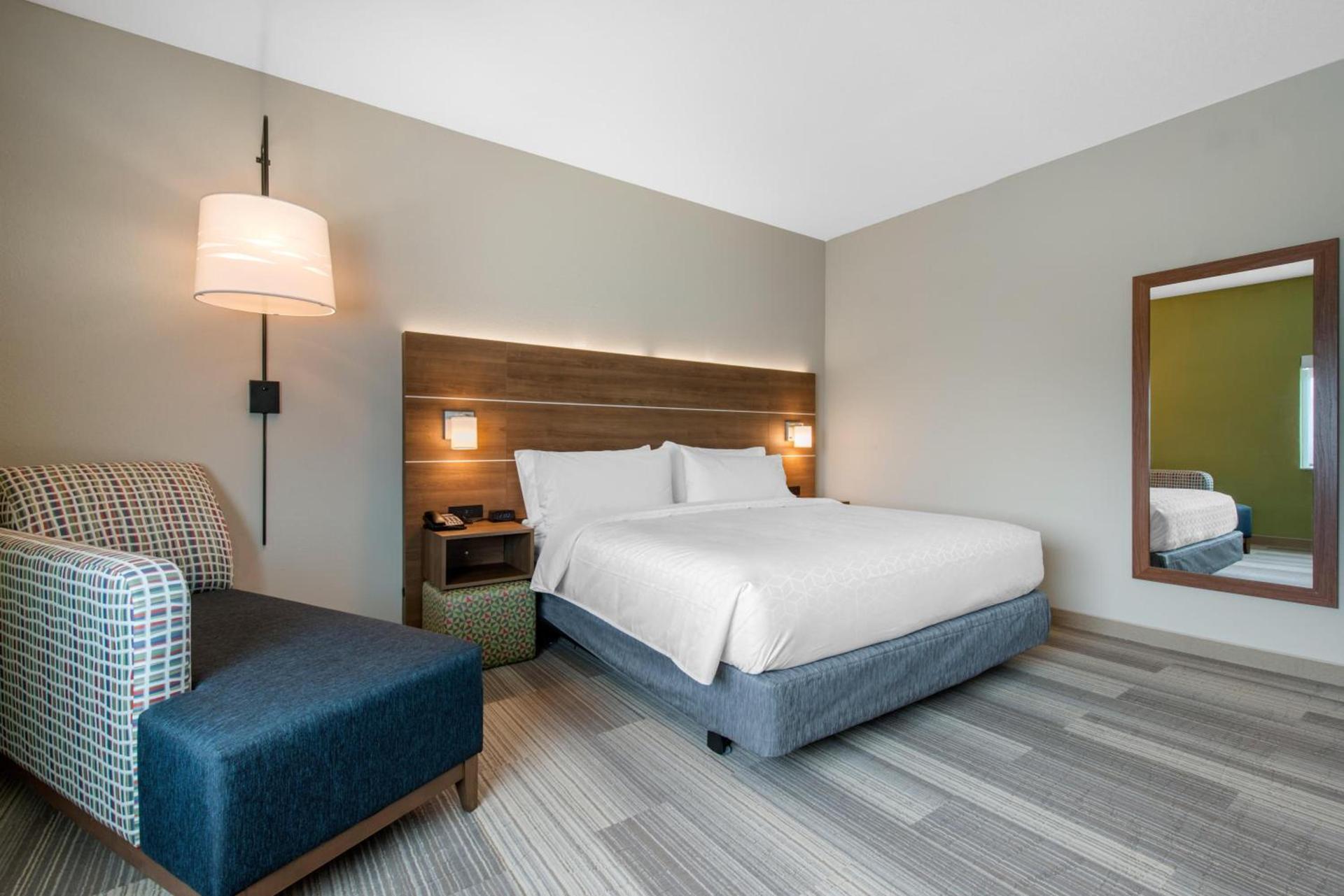 Holiday Inn Express & Suites Alachua - Gainesville Area by IHG photo 37