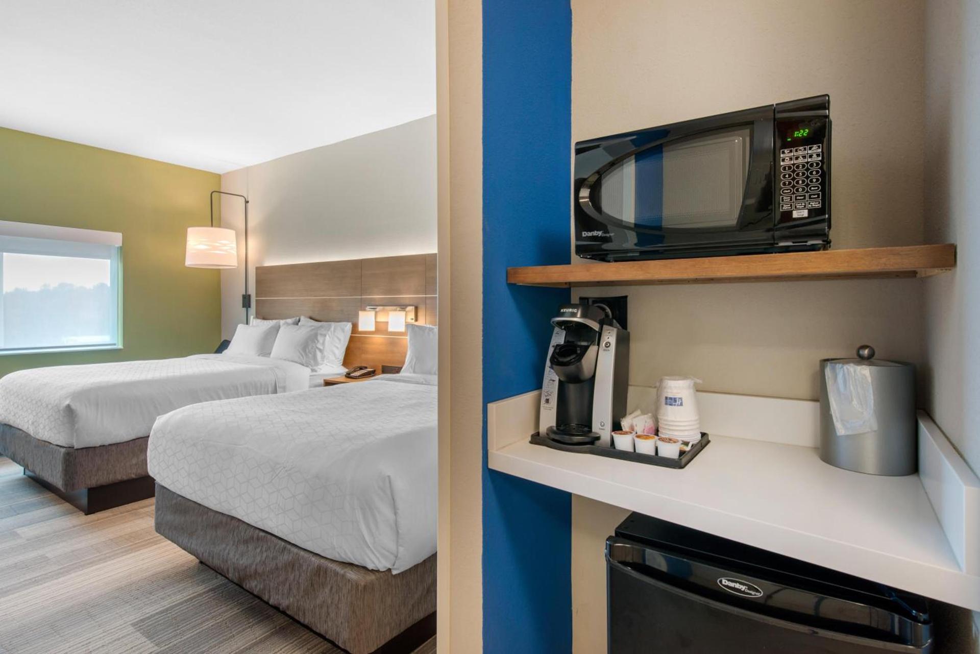 Holiday Inn Express & Suites Alachua - Gainesville Area by IHG photo 74