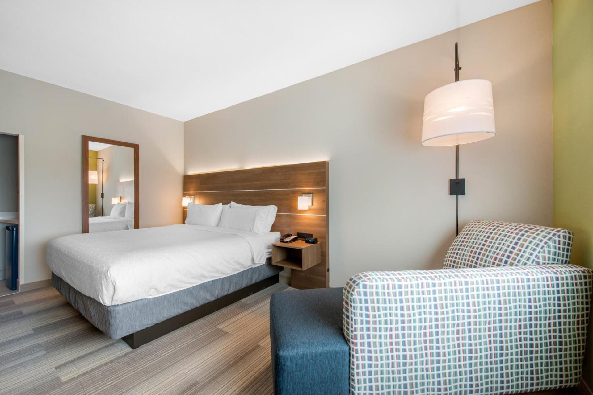 Holiday Inn Express & Suites Alachua - Gainesville Area by IHG photo 36