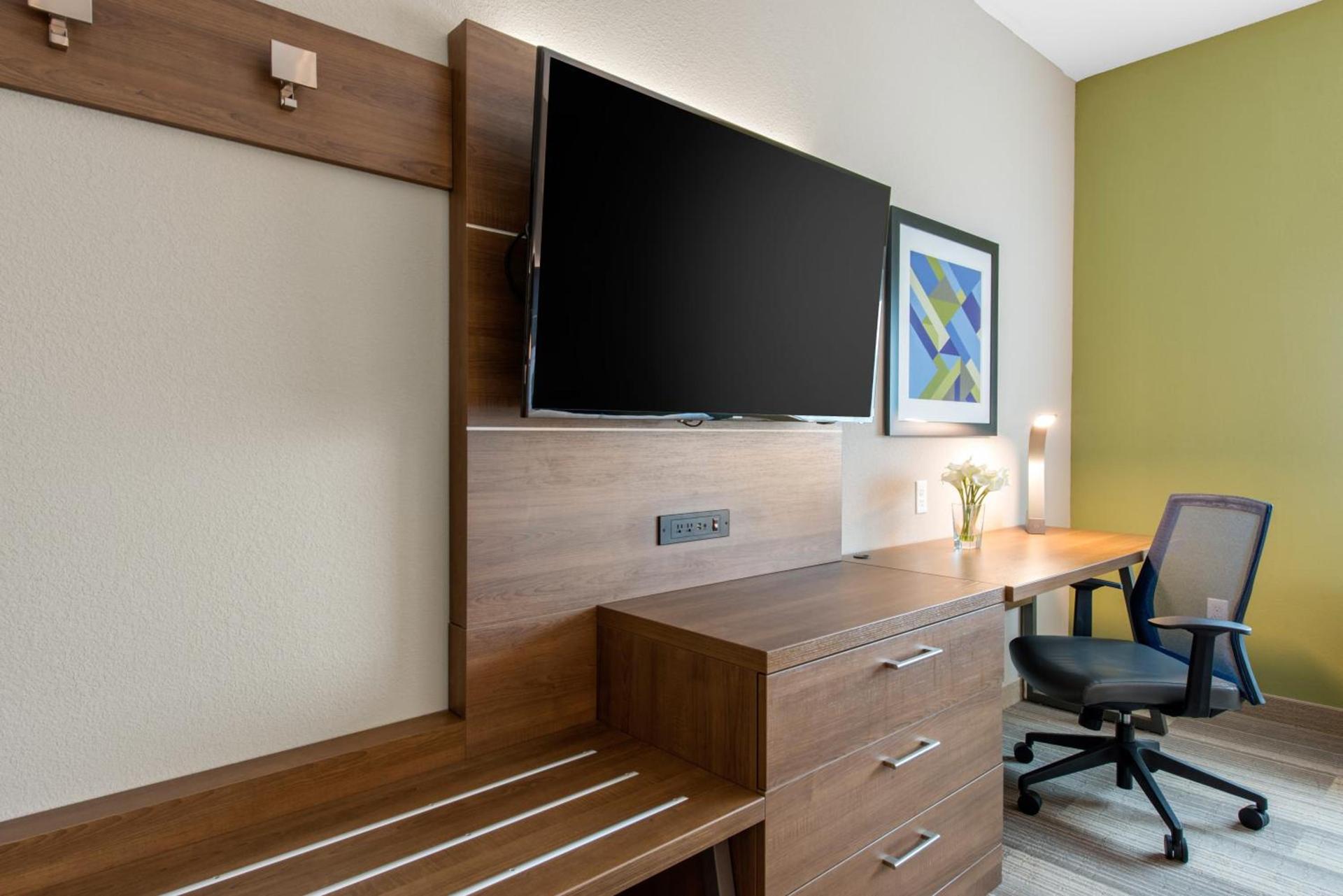 Holiday Inn Express & Suites Alachua - Gainesville Area by IHG photo 39