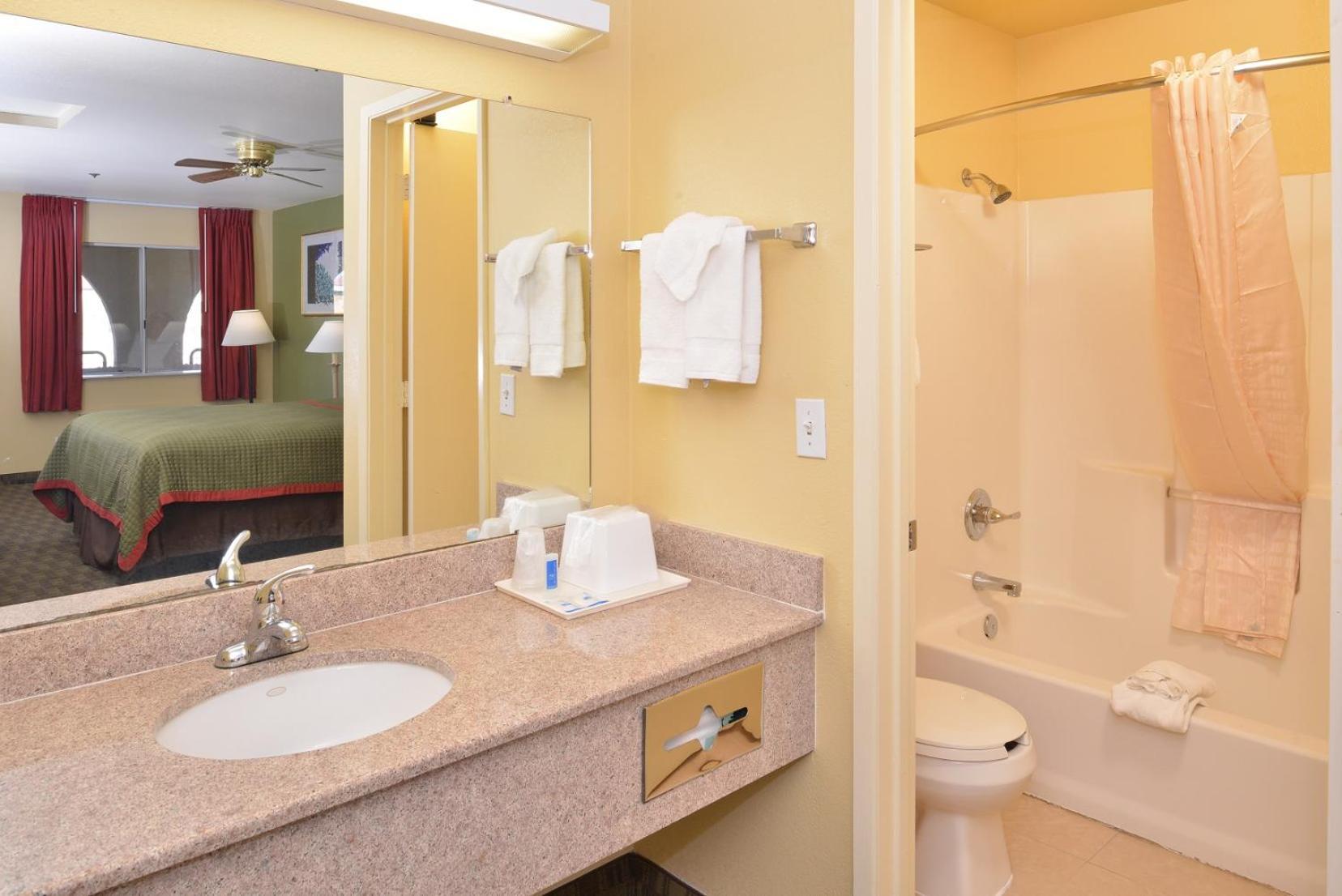 Rodeway Inn Delano photo 2