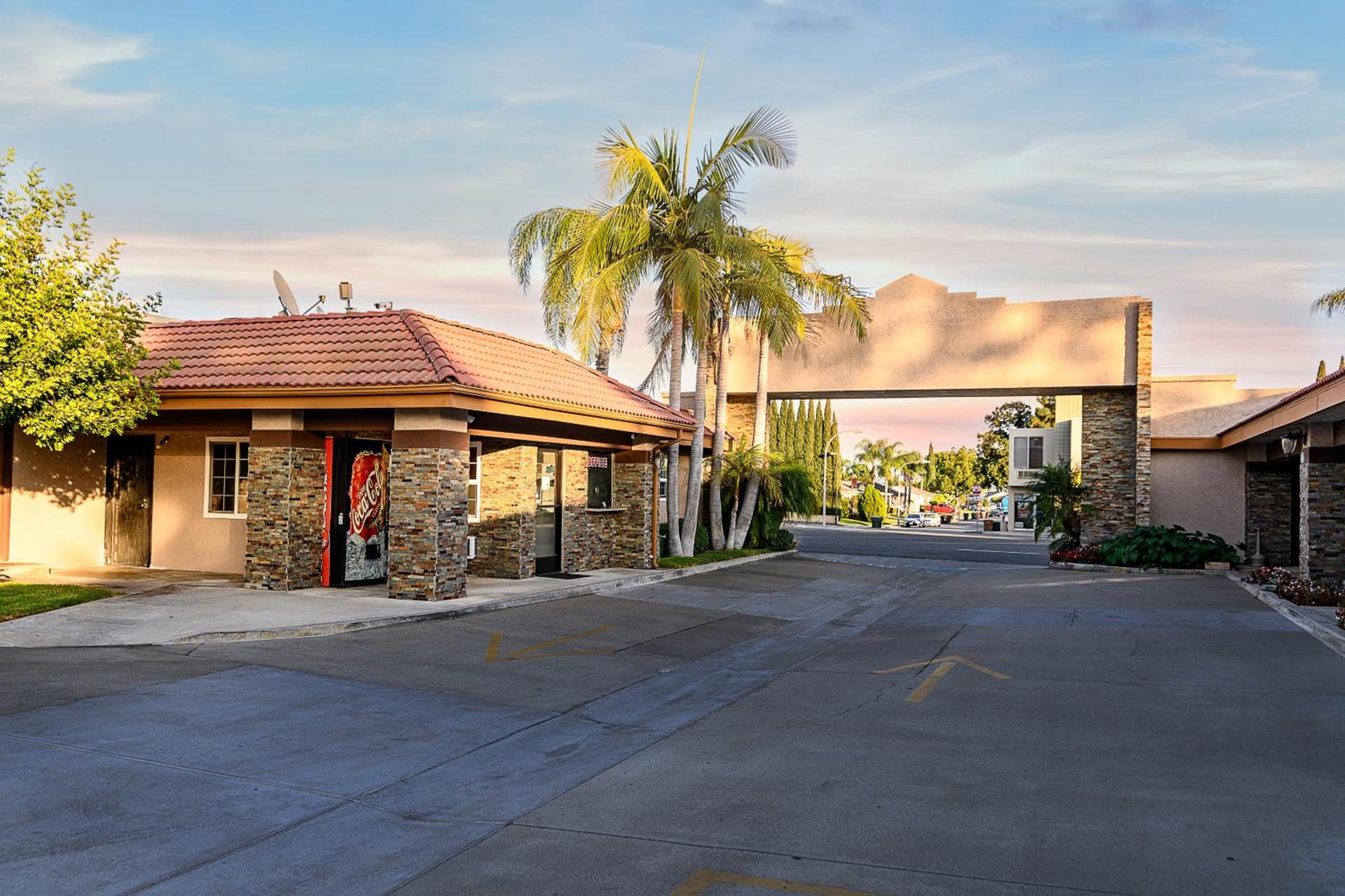 Hyland Inn Brea photo 7