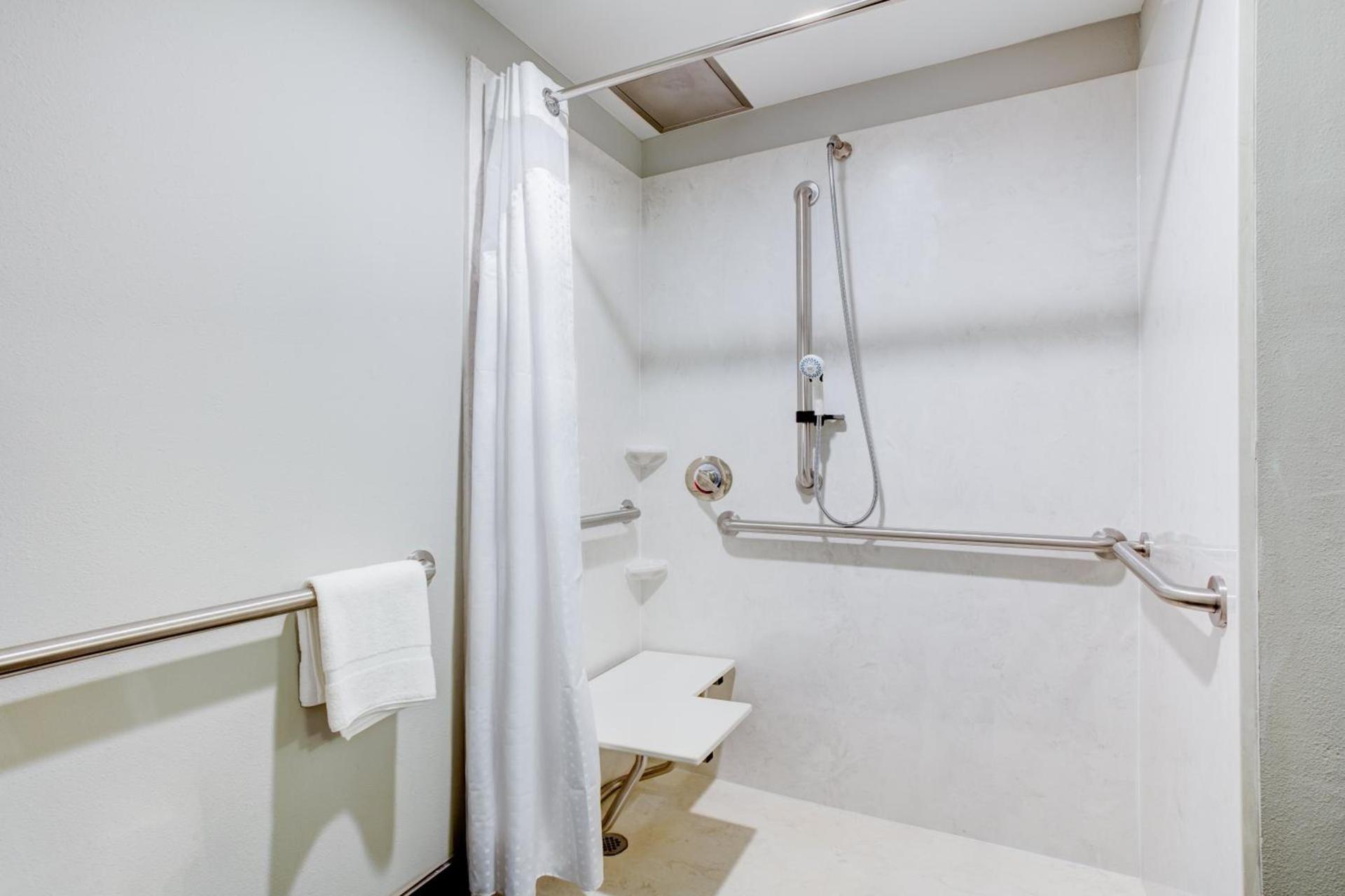 Holiday Inn & Suites Lafayette North by IHG photo 45
