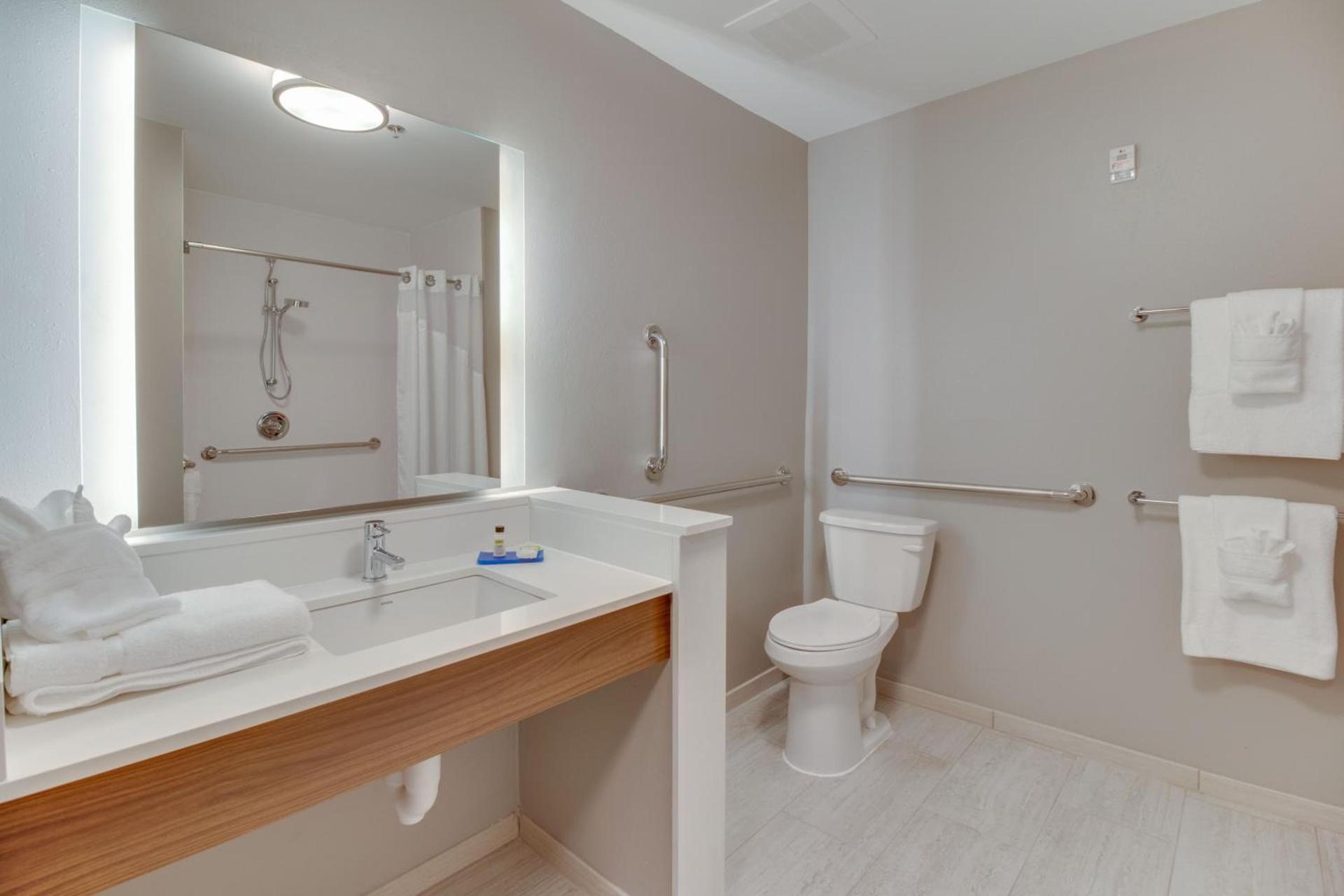 Holiday Inn Express & Suites - Union City by IHG photo 12