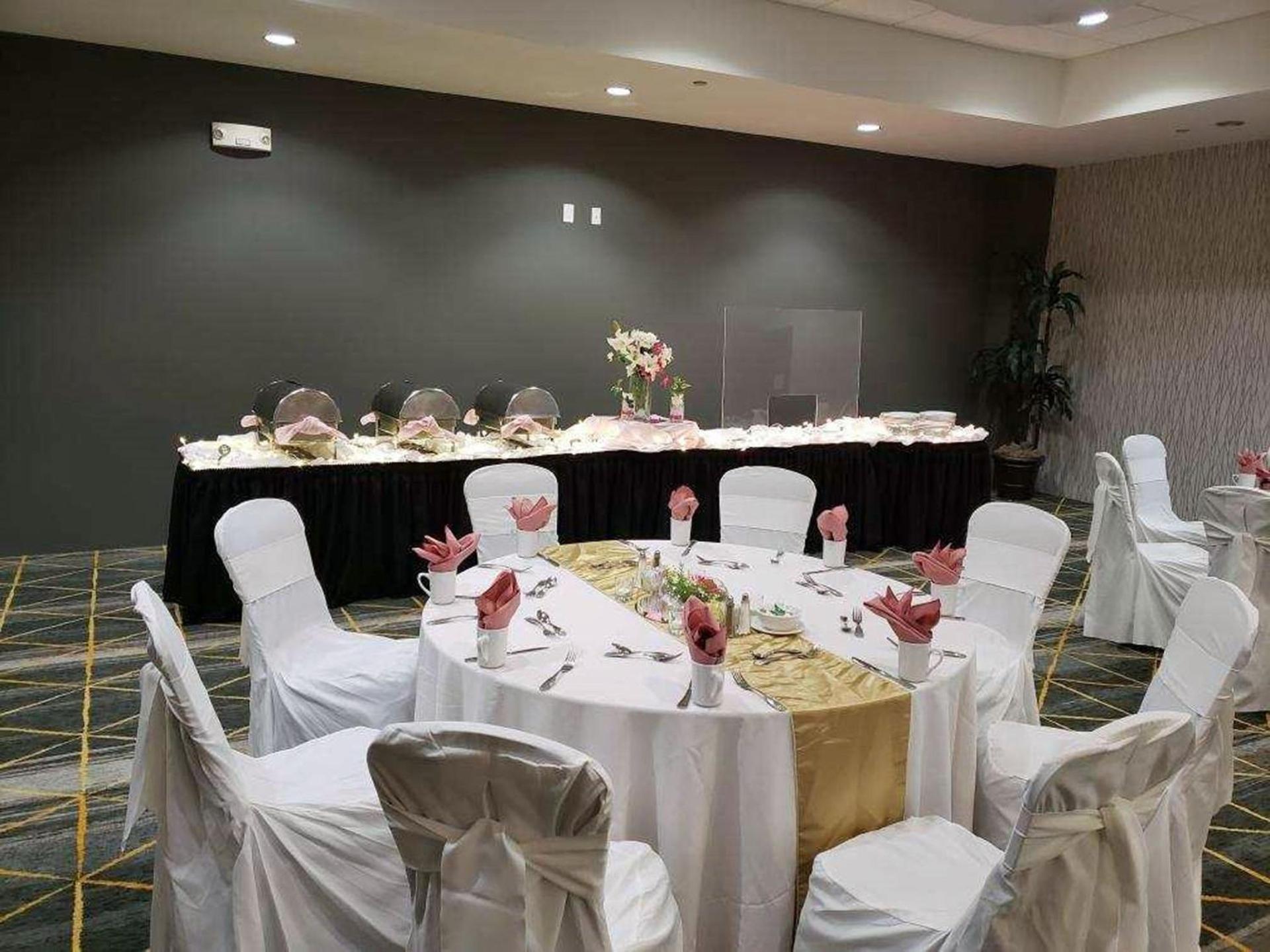 Holiday Inn & Suites Phoenix Airport by IHG photo 67