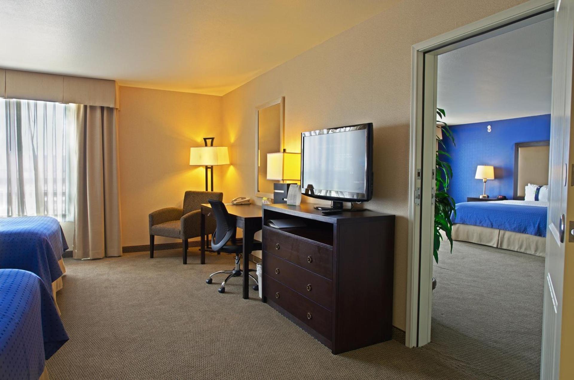 Holiday Inn & Suites Phoenix Airport by IHG photo 17