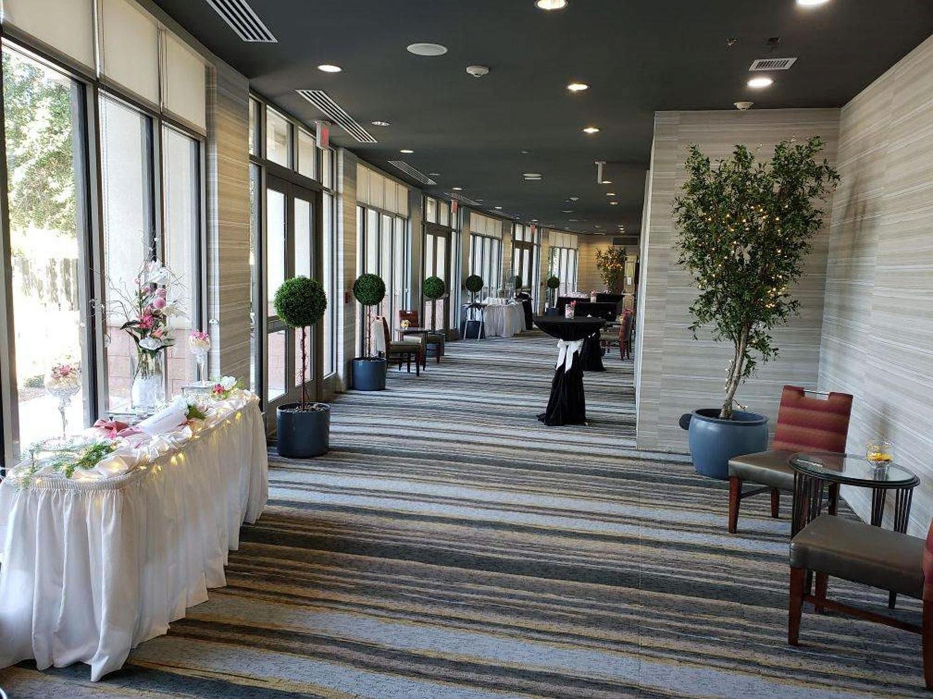 Holiday Inn & Suites Phoenix Airport by IHG photo 40