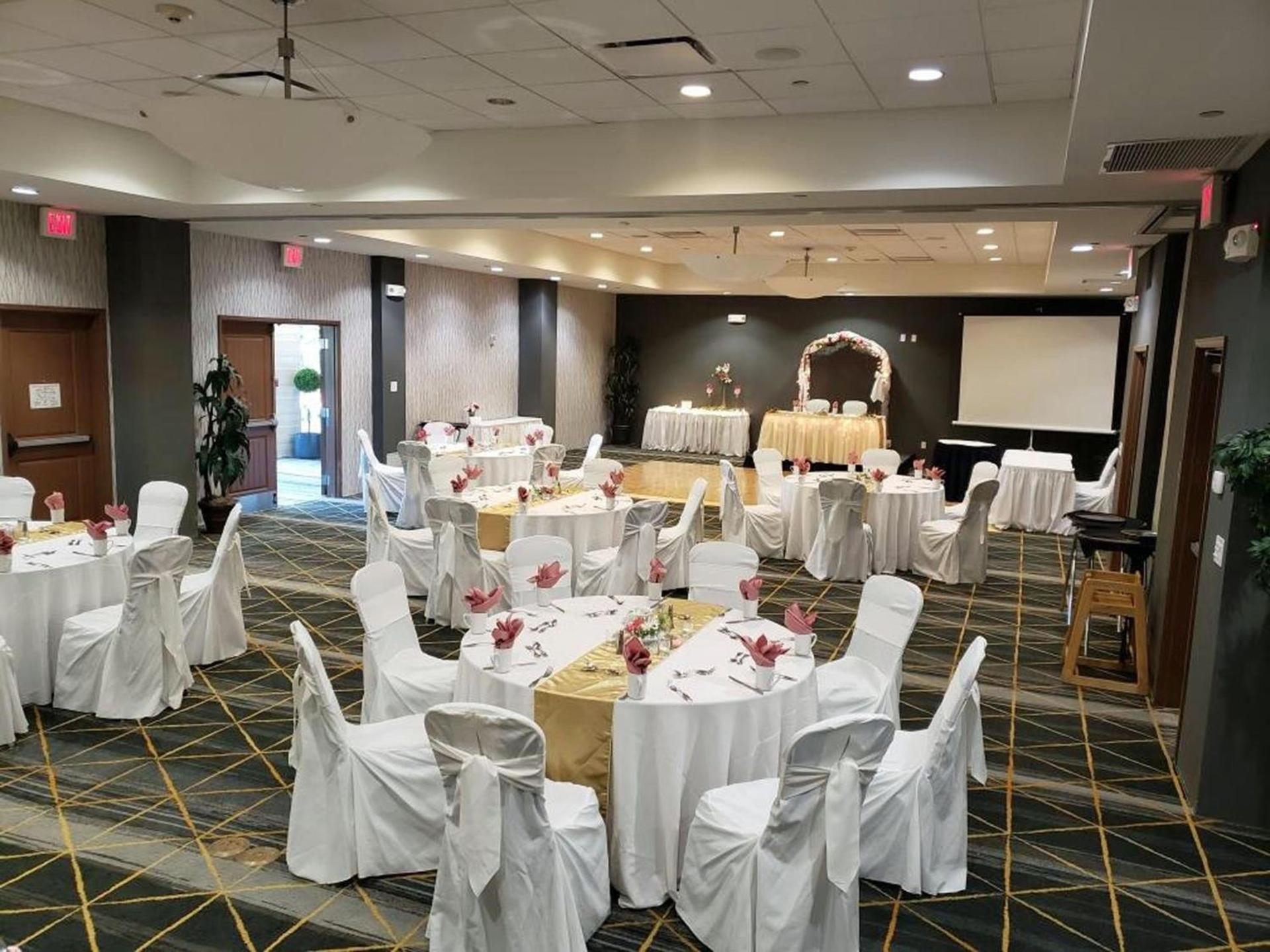 Holiday Inn & Suites Phoenix Airport by IHG photo 64