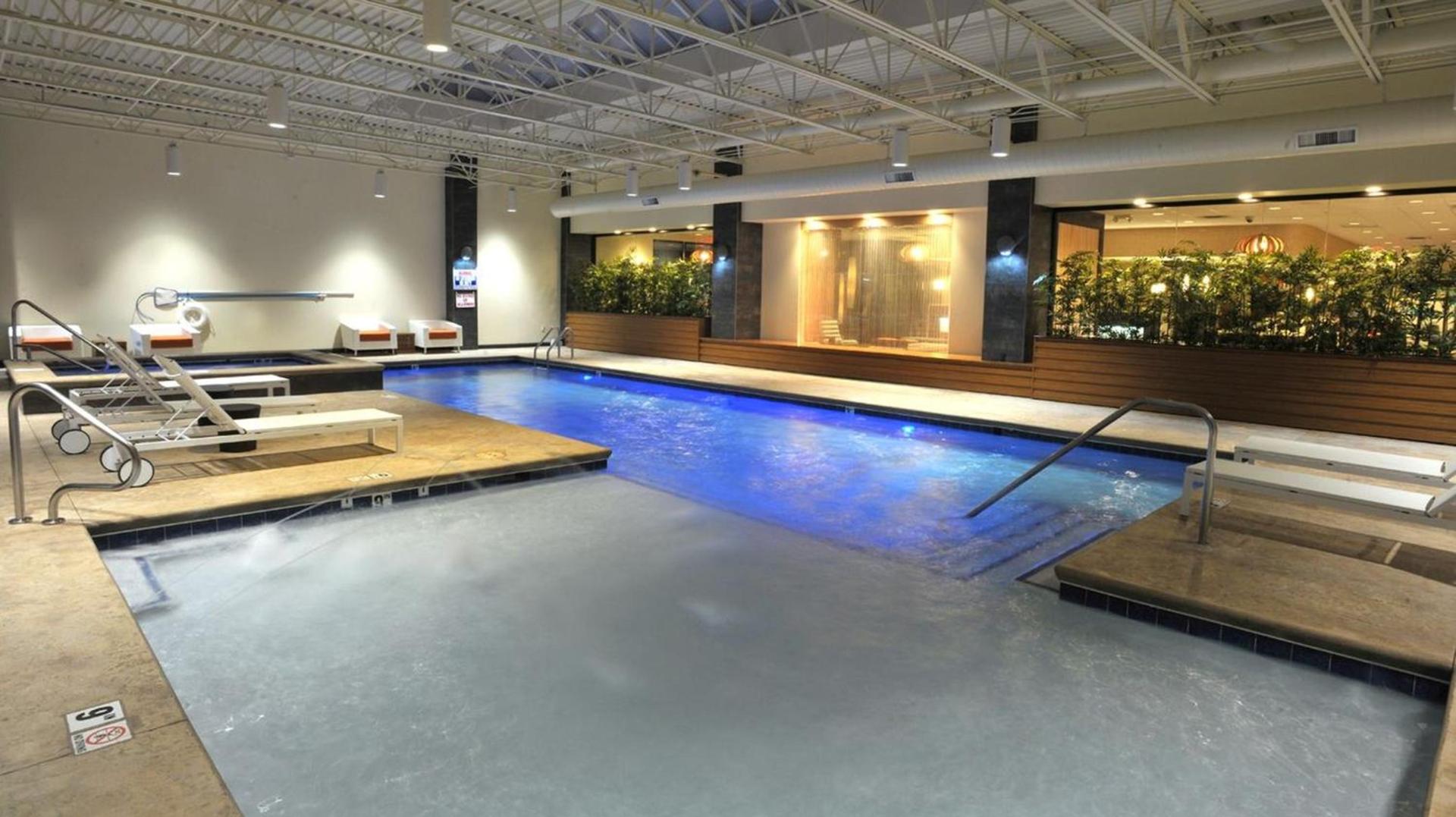 Holiday Inn and Suites Charleston West by IHG photo 40