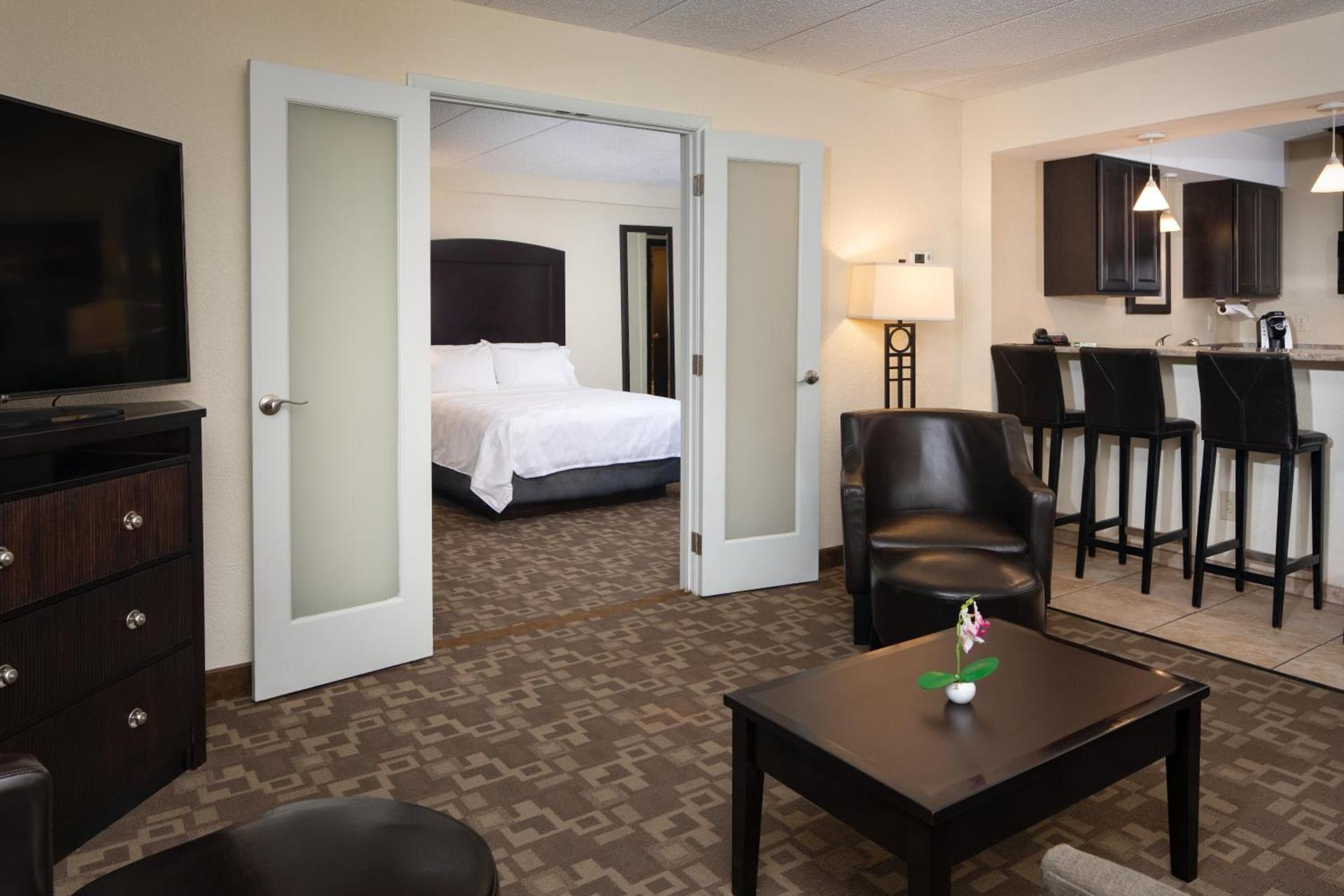 Holiday Inn and Suites Charleston West by IHG photo 38
