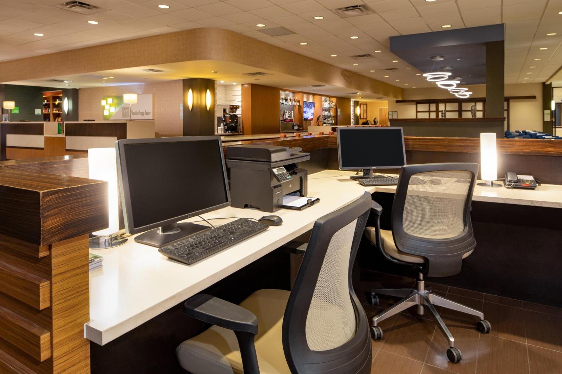 Holiday Inn and Suites Charleston West by IHG photo 10