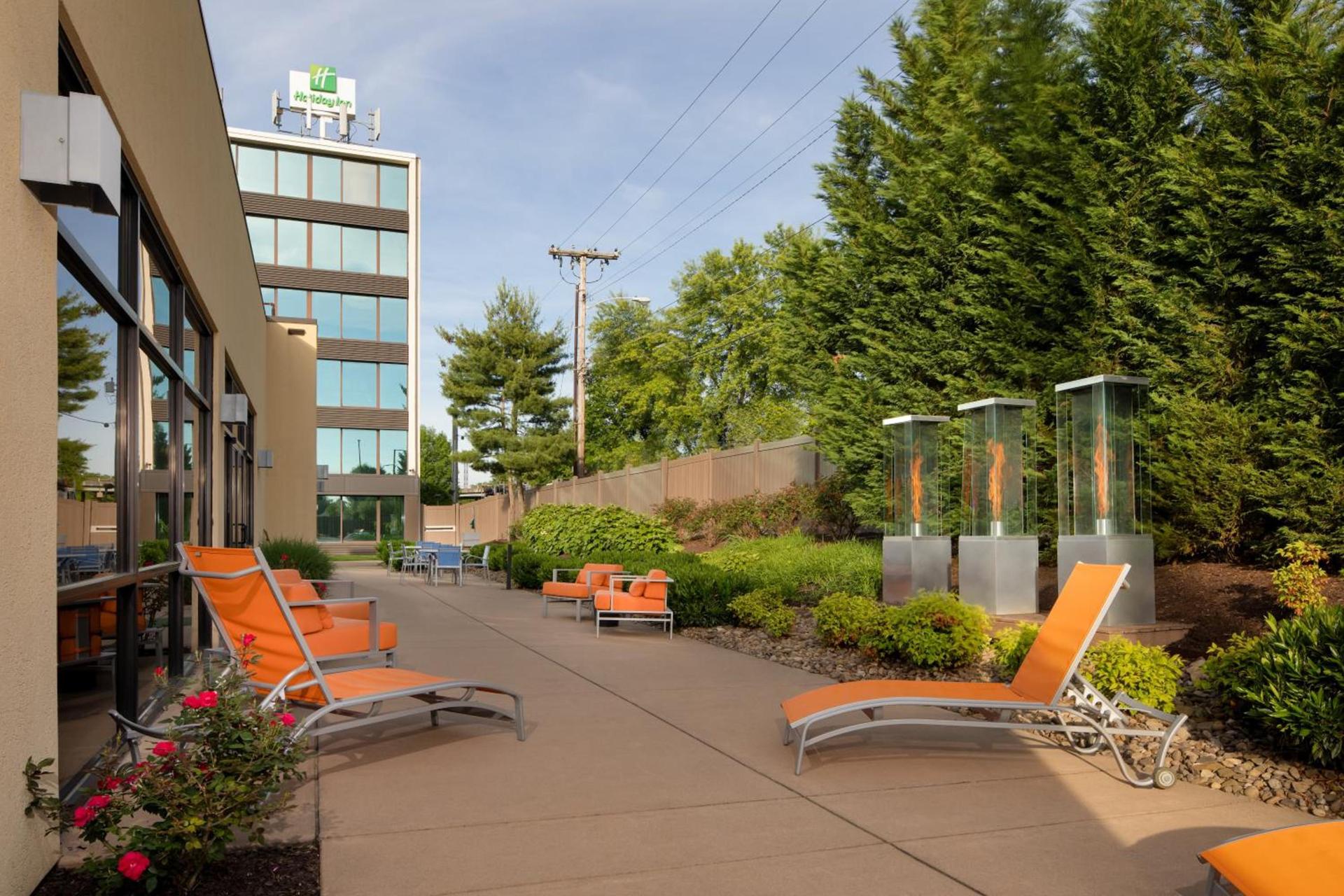 Holiday Inn and Suites Charleston West by IHG photo 5