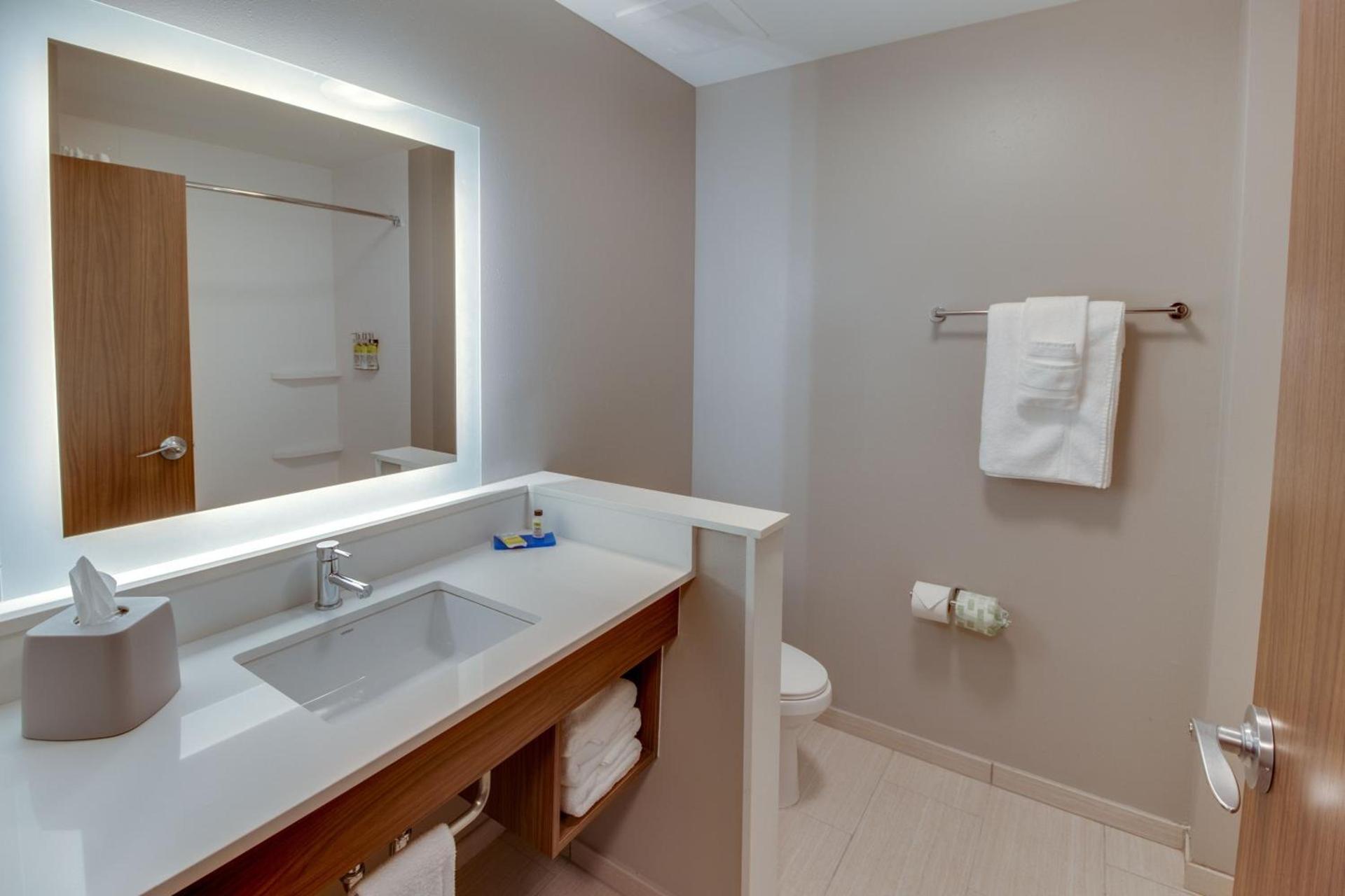 Holiday Inn Express & Suites - Union City by IHG photo 6