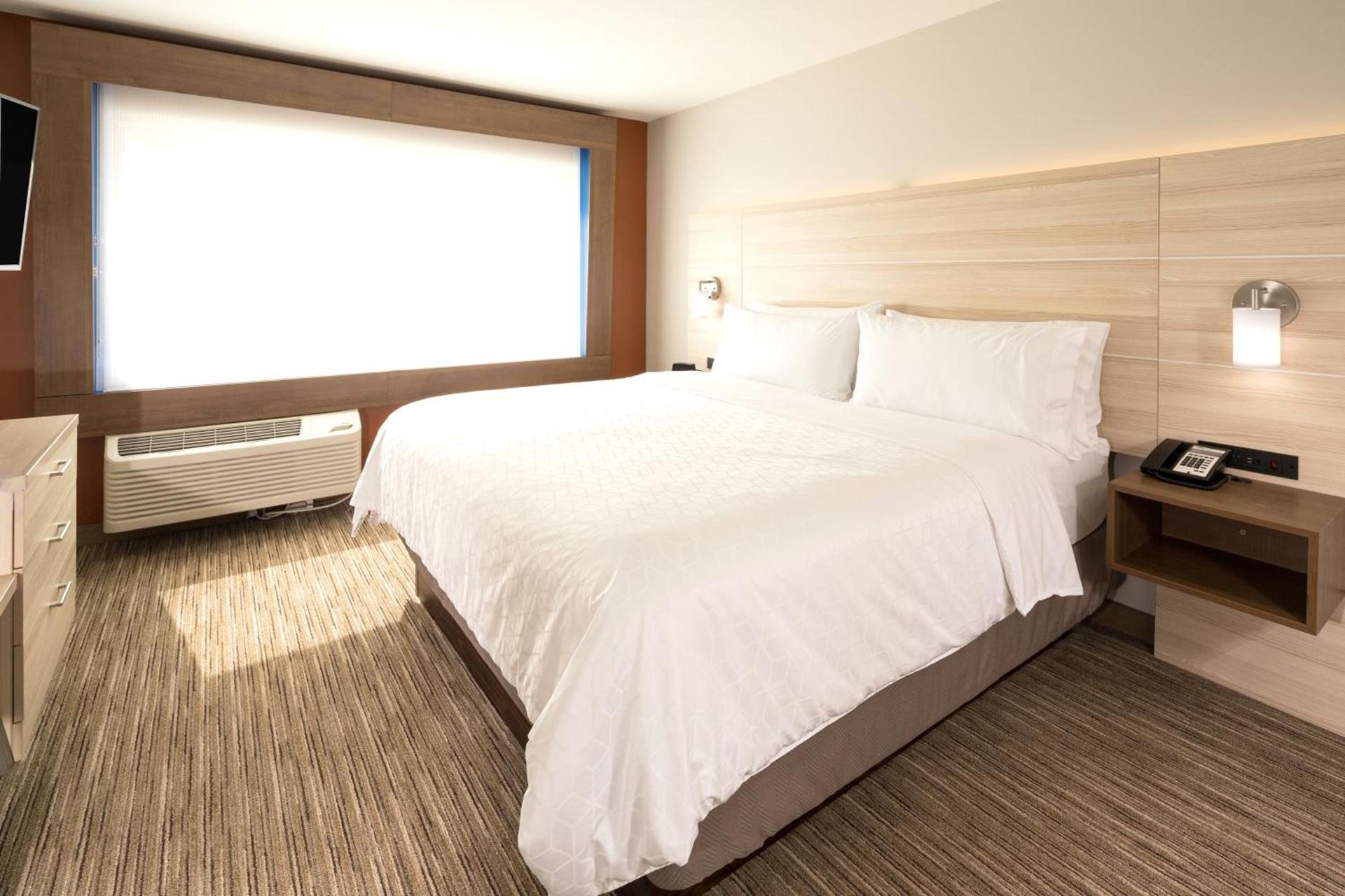 Holiday Inn Express & Suites La Porte by IHG photo 3