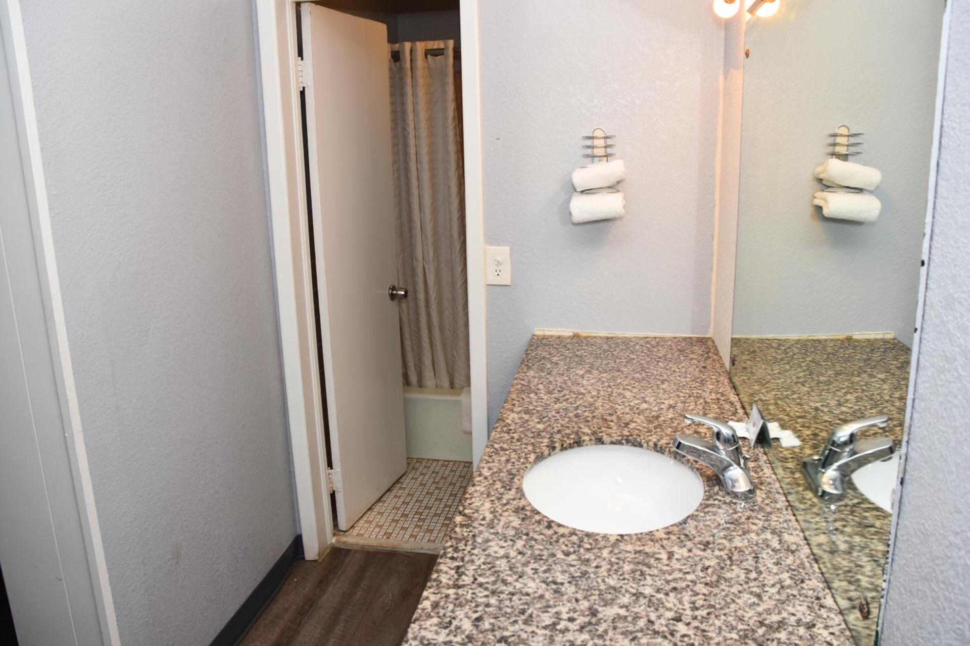 Lake Marion Inn photo 14