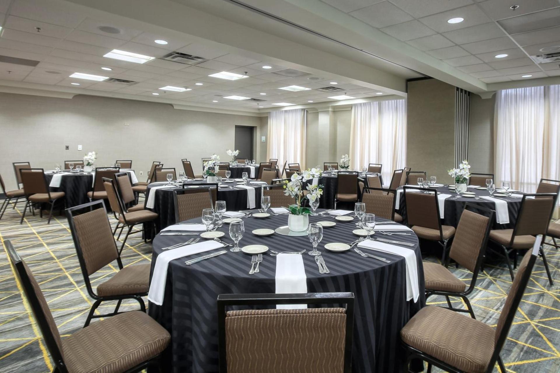 Holiday Inn & Suites Atlanta Airport North by IHG photo 42