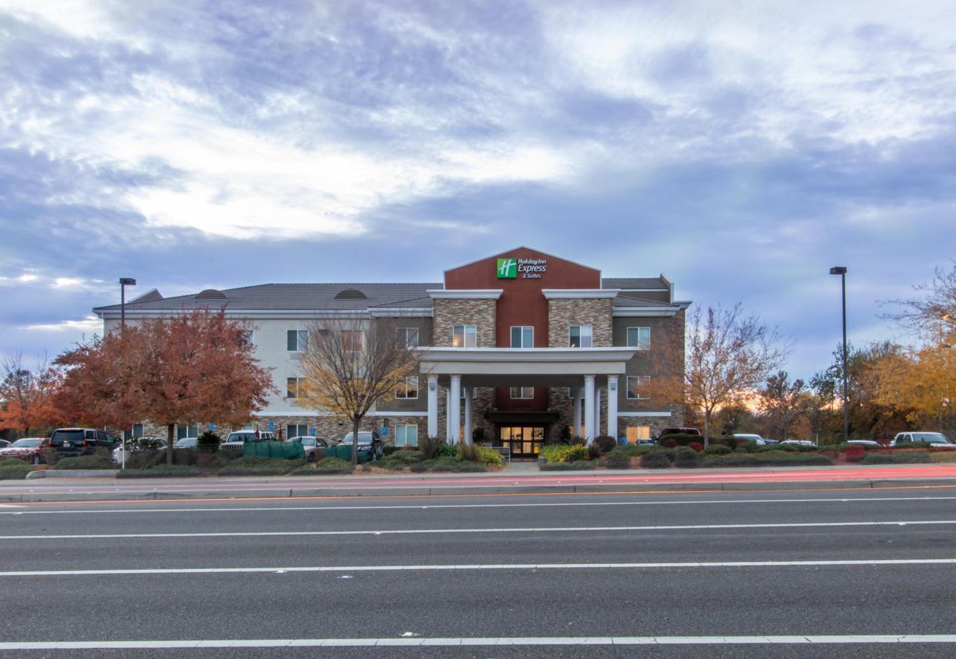 Holiday Inn Express Hotel & Suites Roseville - Galleria Area by IHG — hotel in Roseville