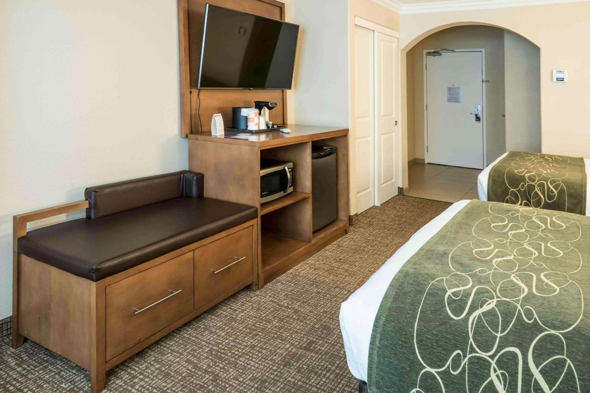 Comfort Suites Fresno River Park photo 12