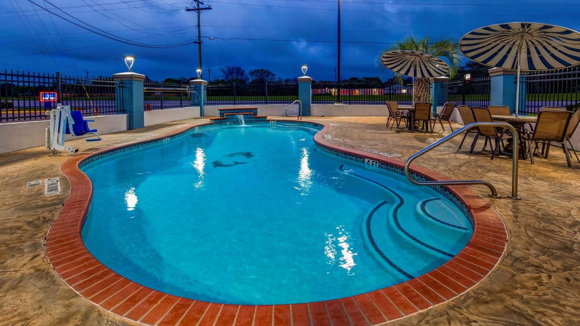 SureStay Plus Hotel by Best Western Alvin photo 26