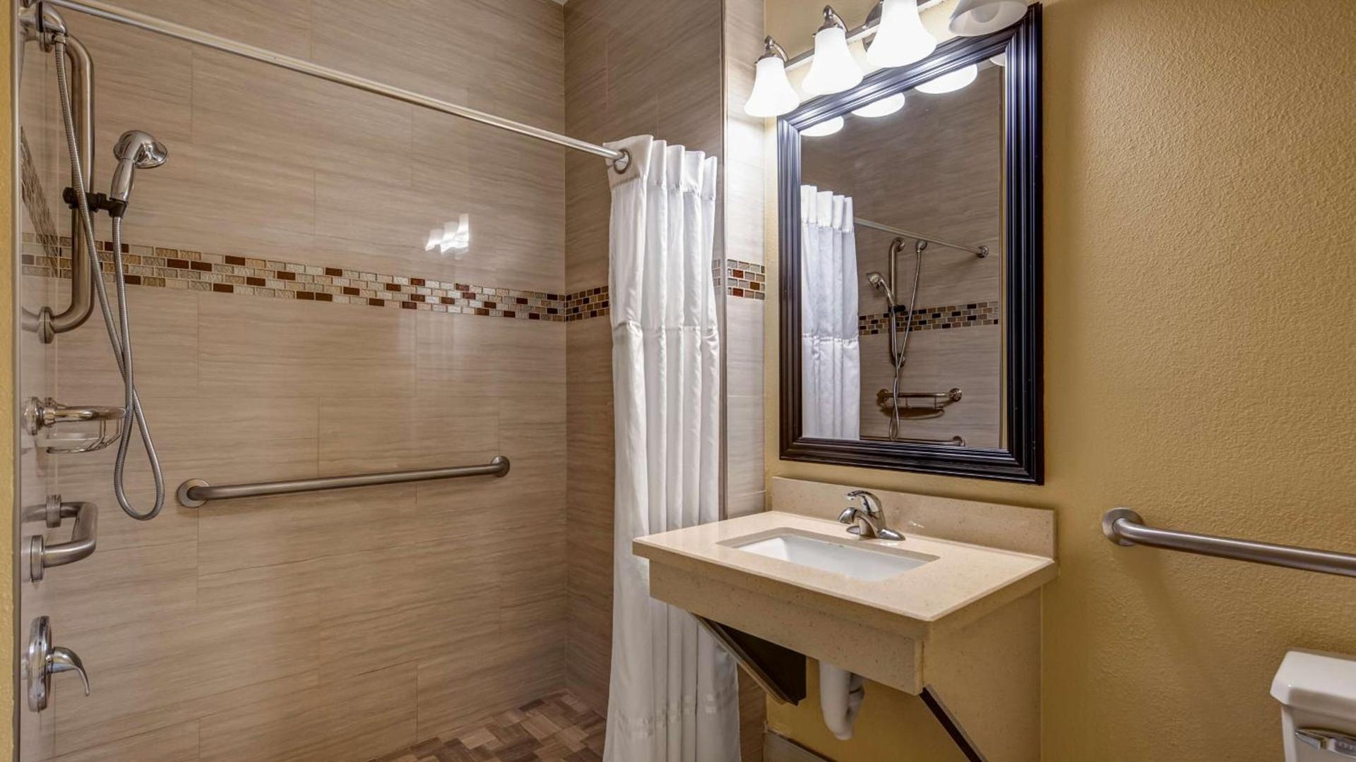 SureStay Plus Hotel by Best Western Alvin photo 18