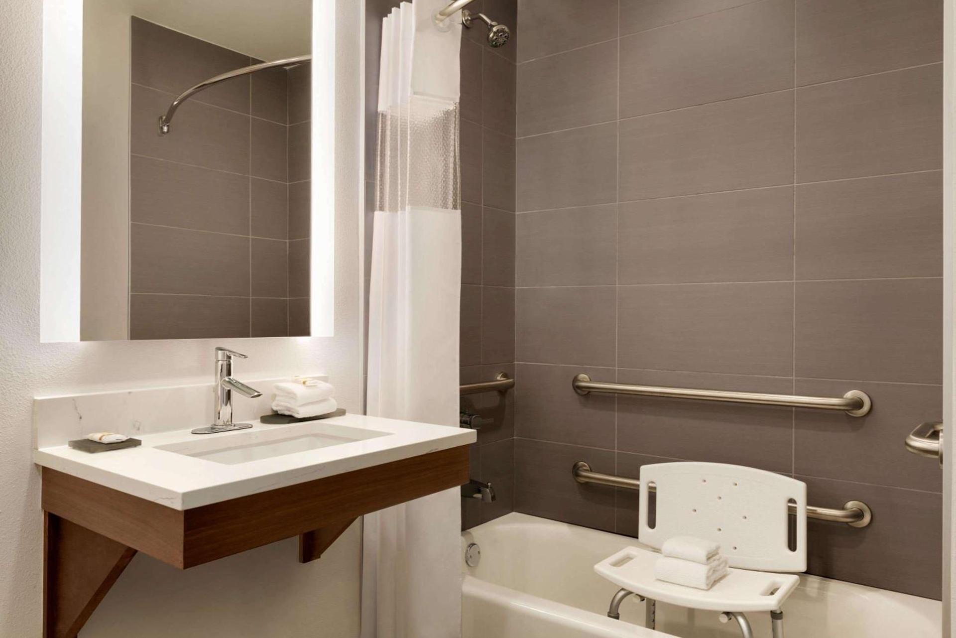 La Quinta by Wyndham San Luis Obispo photo 44