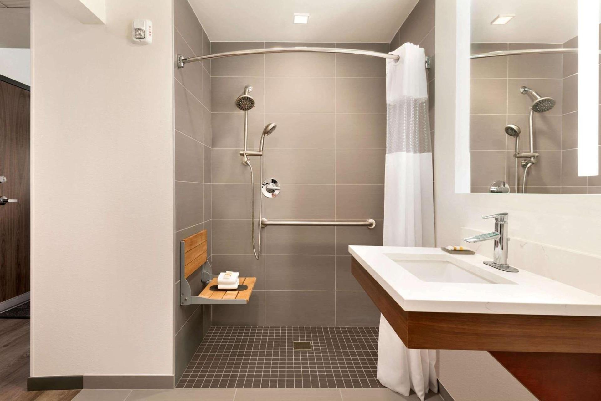 La Quinta by Wyndham San Luis Obispo photo 46