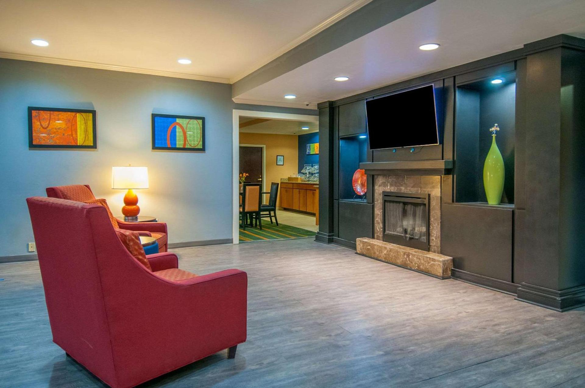 Quality Inn & Suites photo 5