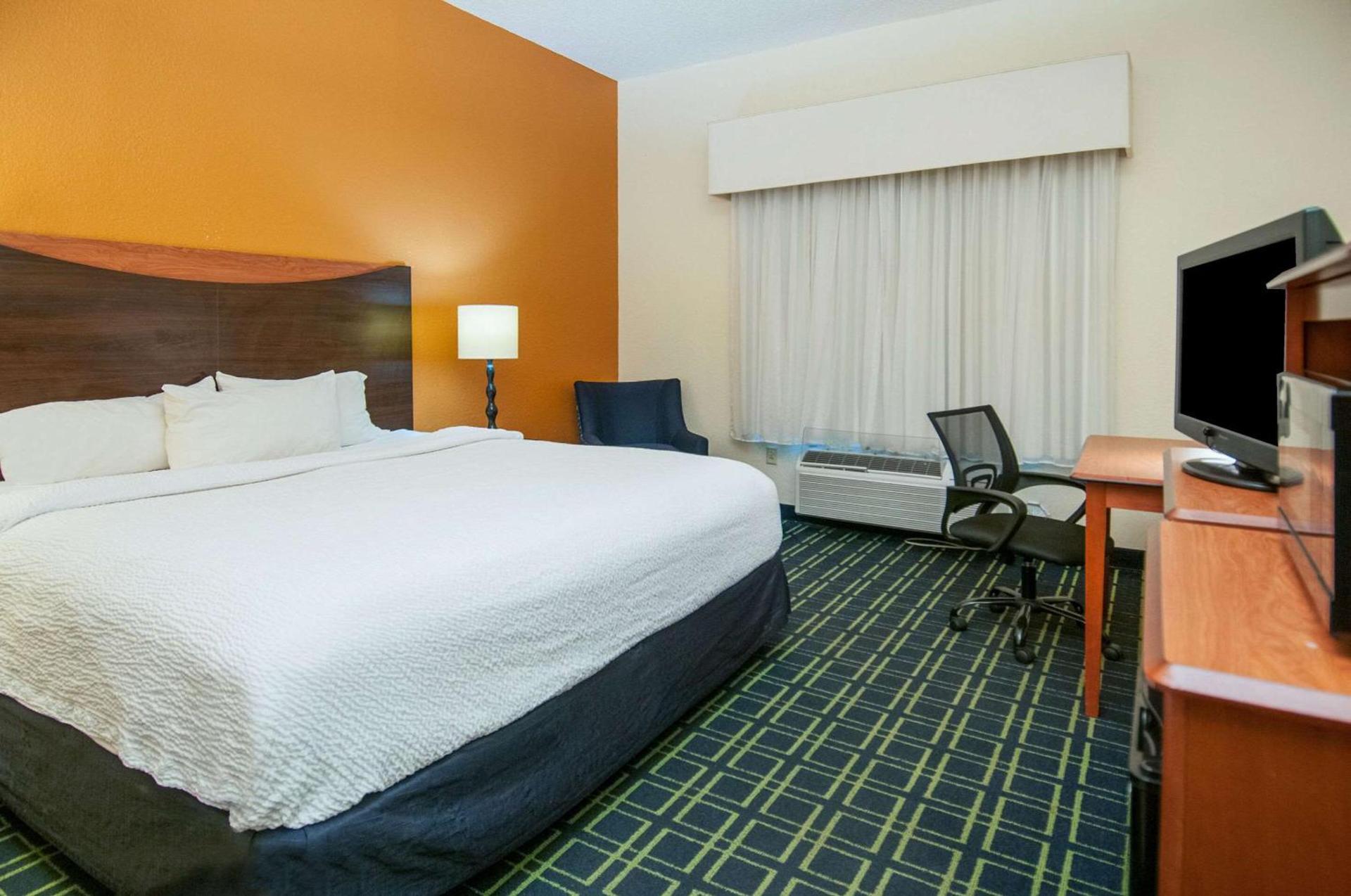 Quality Inn & Suites photo 8