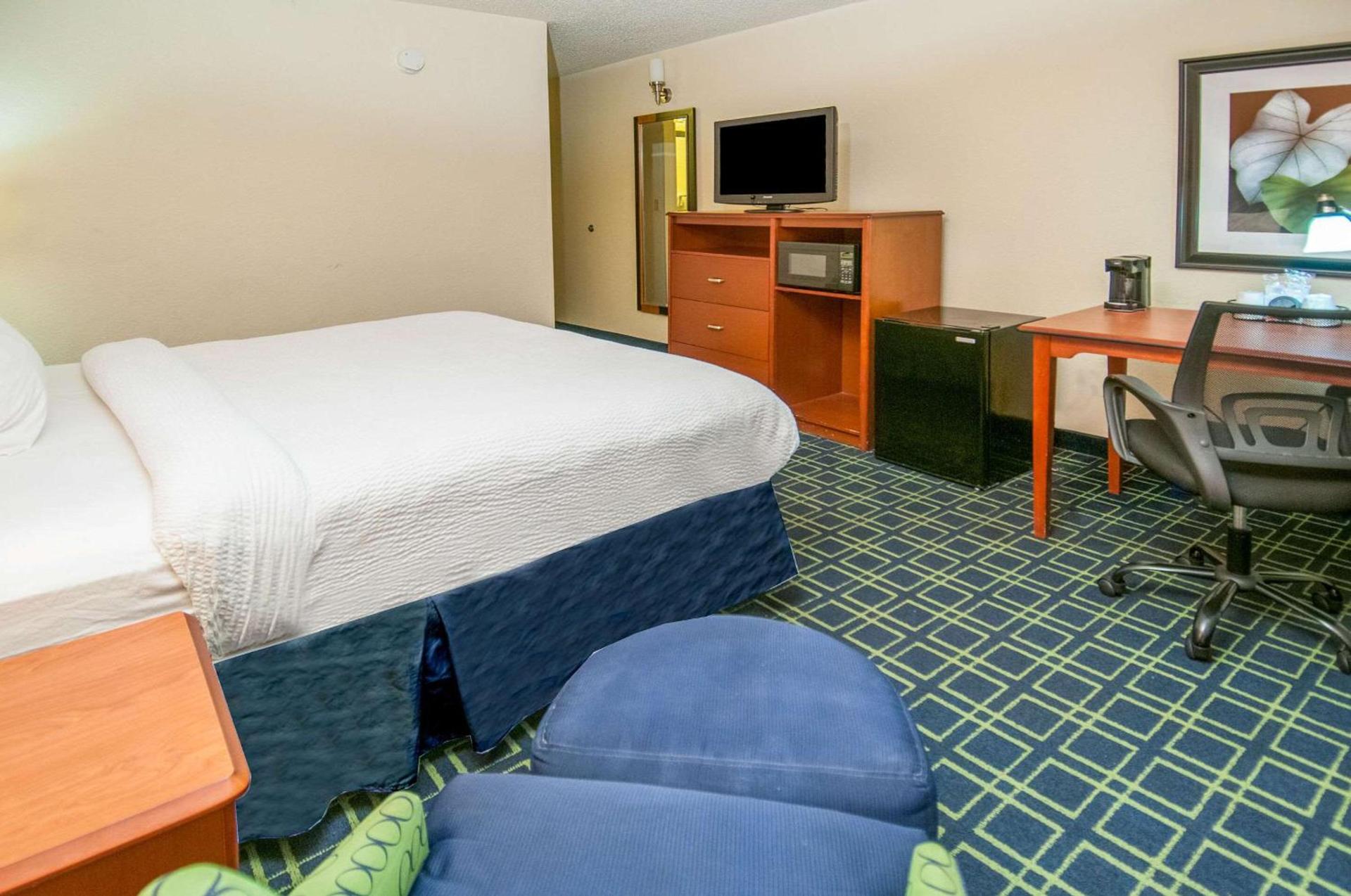 Quality Inn & Suites photo 13