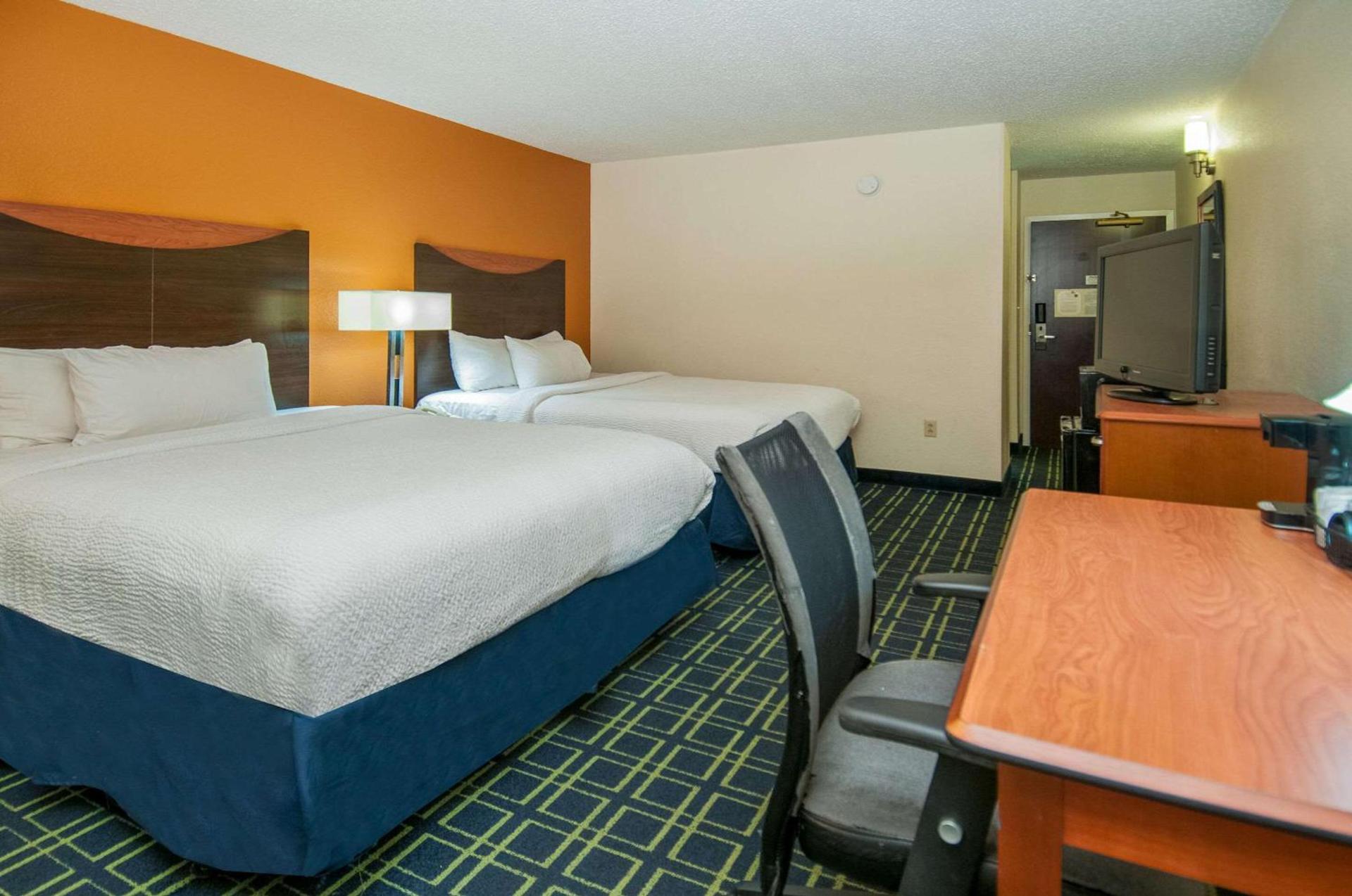 Quality Inn & Suites photo 17